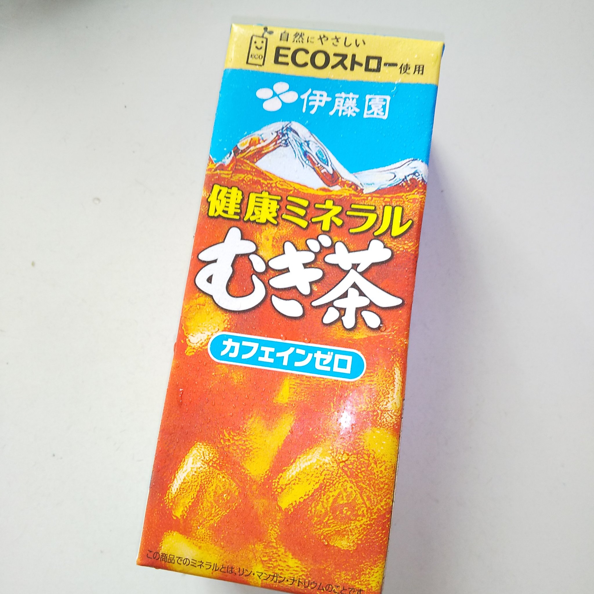 伊藤園 ミネラル麦茶のクチコミ「ダイエット中の方にも
熱中症対策 水分補給にも

────────────
伊藤園
ミネラル麦.....」（3枚目）