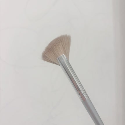 e on LIPS 「メイクブラシ毎日のアイメイクで必ず使用しているこちら。平べった..」(1枚目)