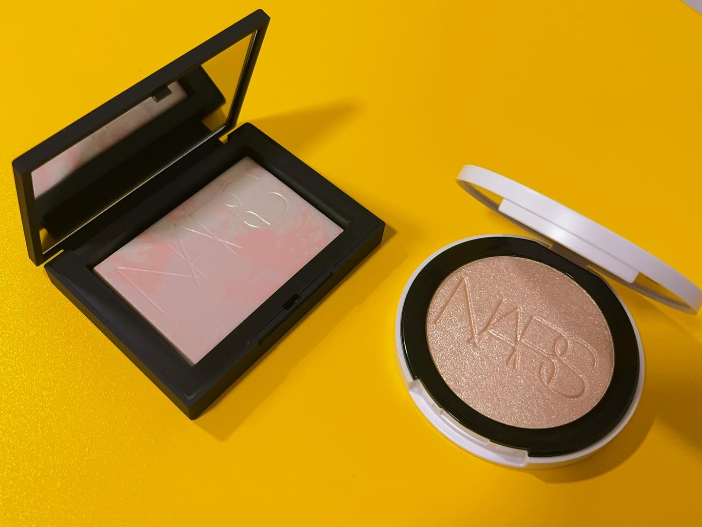 NARS 
ライトリフレクティング　プリズマティックパウダー Soltice
ライトリフレクティング ルミナイジングパウダー Eros

ずっと気になっていたルミナイジングパウダーを目当てにお店に行ったらちょうどマーブルリフ粉限定新色の発売