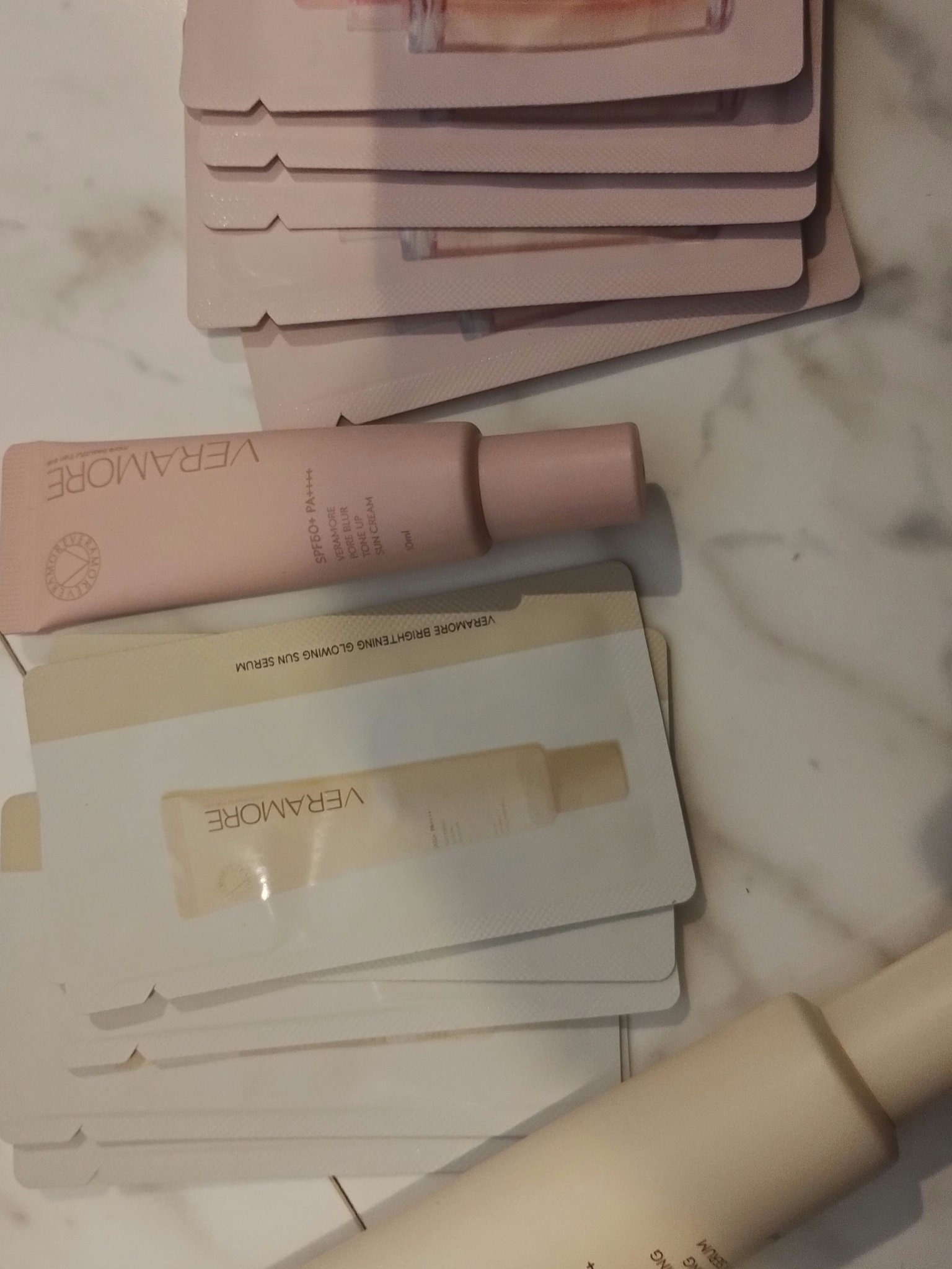 VERAMORE BRIGHTENING GLOWING SUN SERUM/VERAMORE/日焼け止めローションを使ったクチコミ（1枚目）