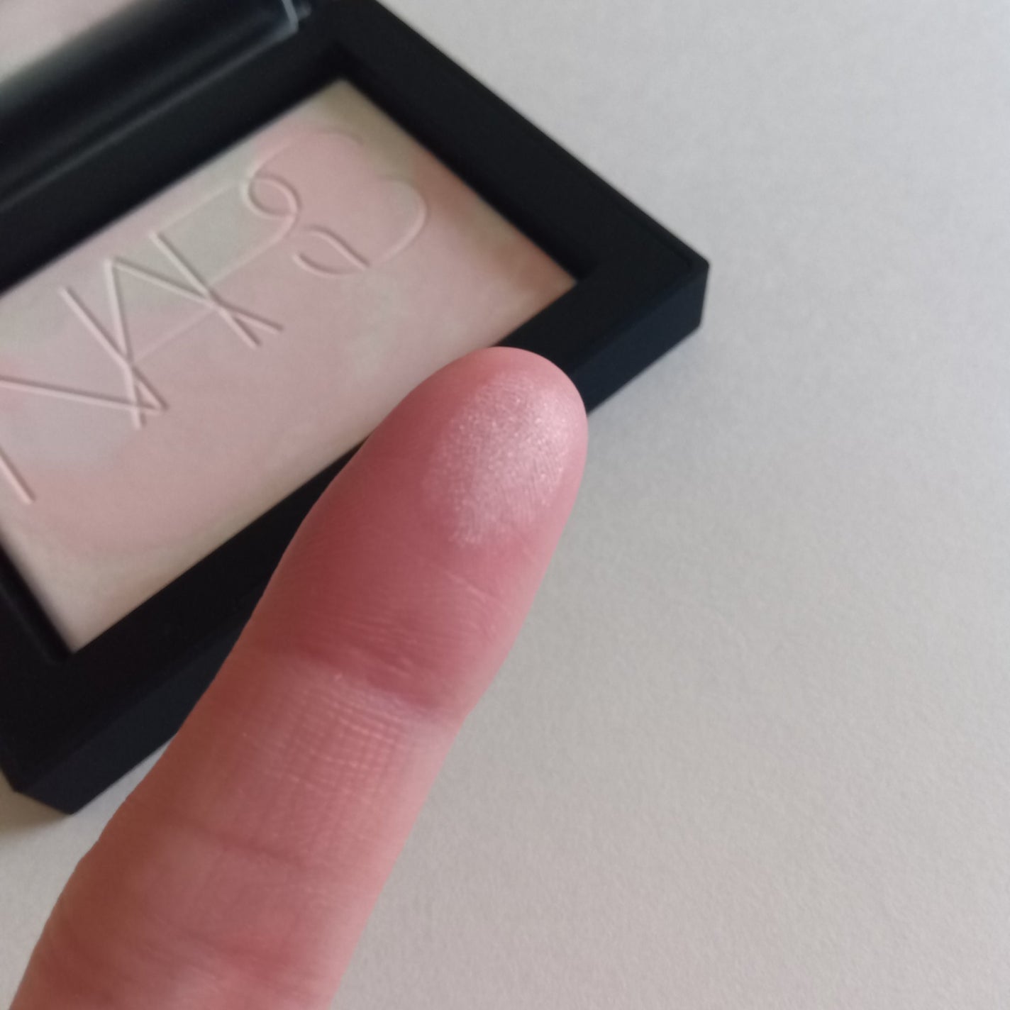 ライトリフレクティング プリズマティックパウダー/NARS/プレストパウダーを使ったクチコミ(9枚目)