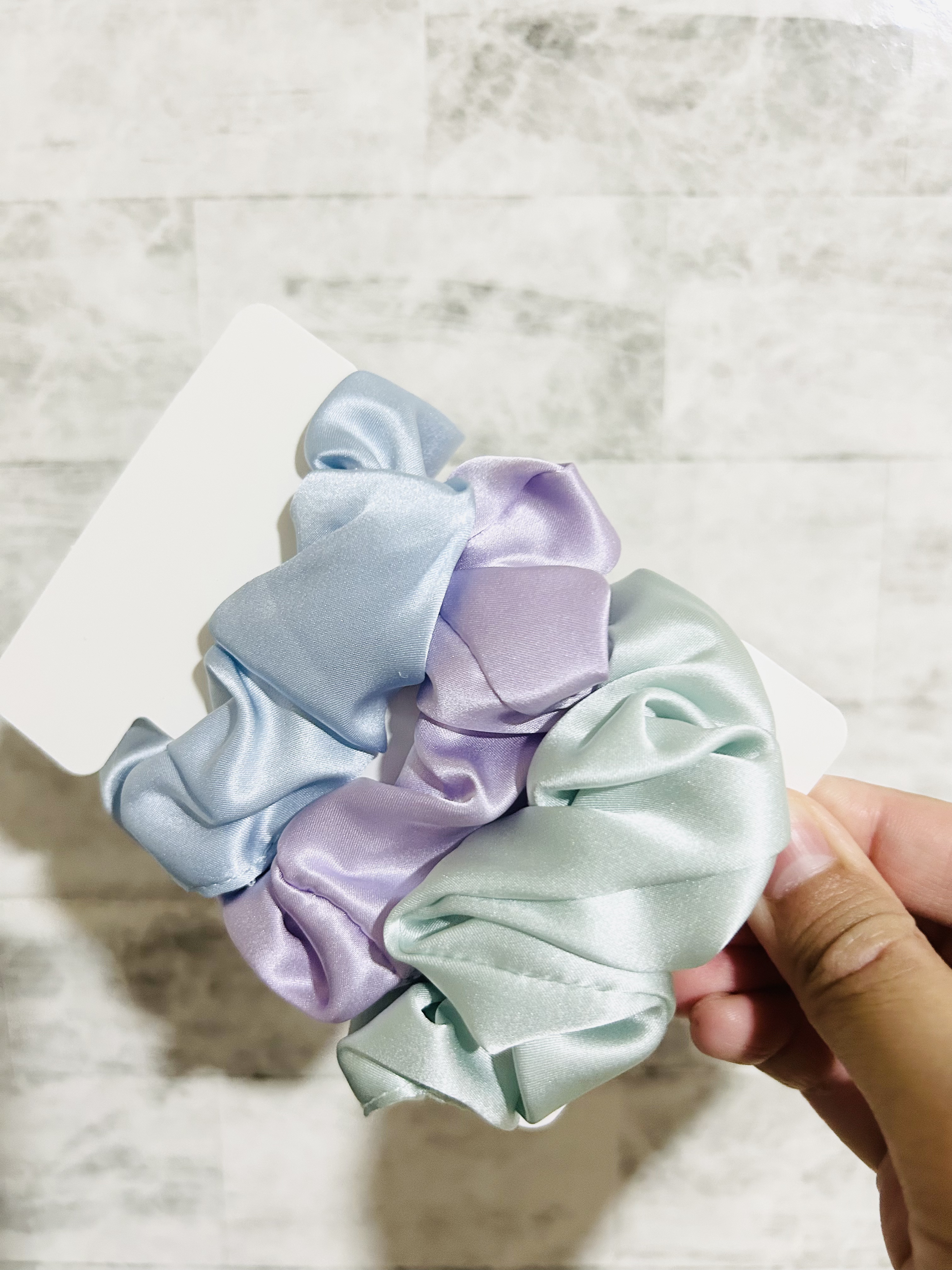 シルク ヘアゴム 3個セット/フランフラン/ヘアケアグッズを使ったクチコミ（2枚目）