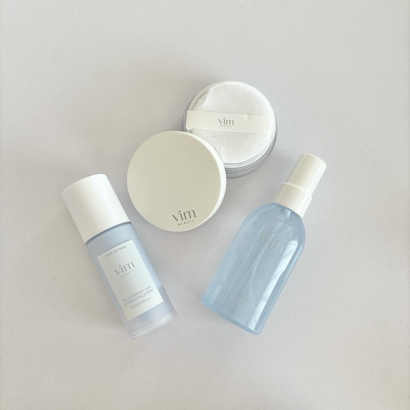 vim BEAUTY✨

7月30日（水）全国発売の新作『サマーエディションシリーズ』‼️
「涼感」「透明感」「崩れにくさ」を兼ね備えた、夏にぴったりのベースメイクアイテムです✨
ブルー下地にブルーパウダーなど、気になるアイテムが沢山！

