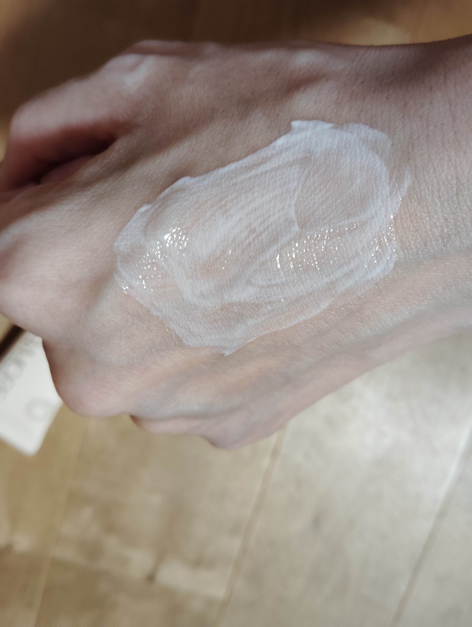 VERAMORE BRIGHTENING GLOWING SUN SERUM/VERAMORE/日焼け止めローションを使ったクチコミ（3枚目）