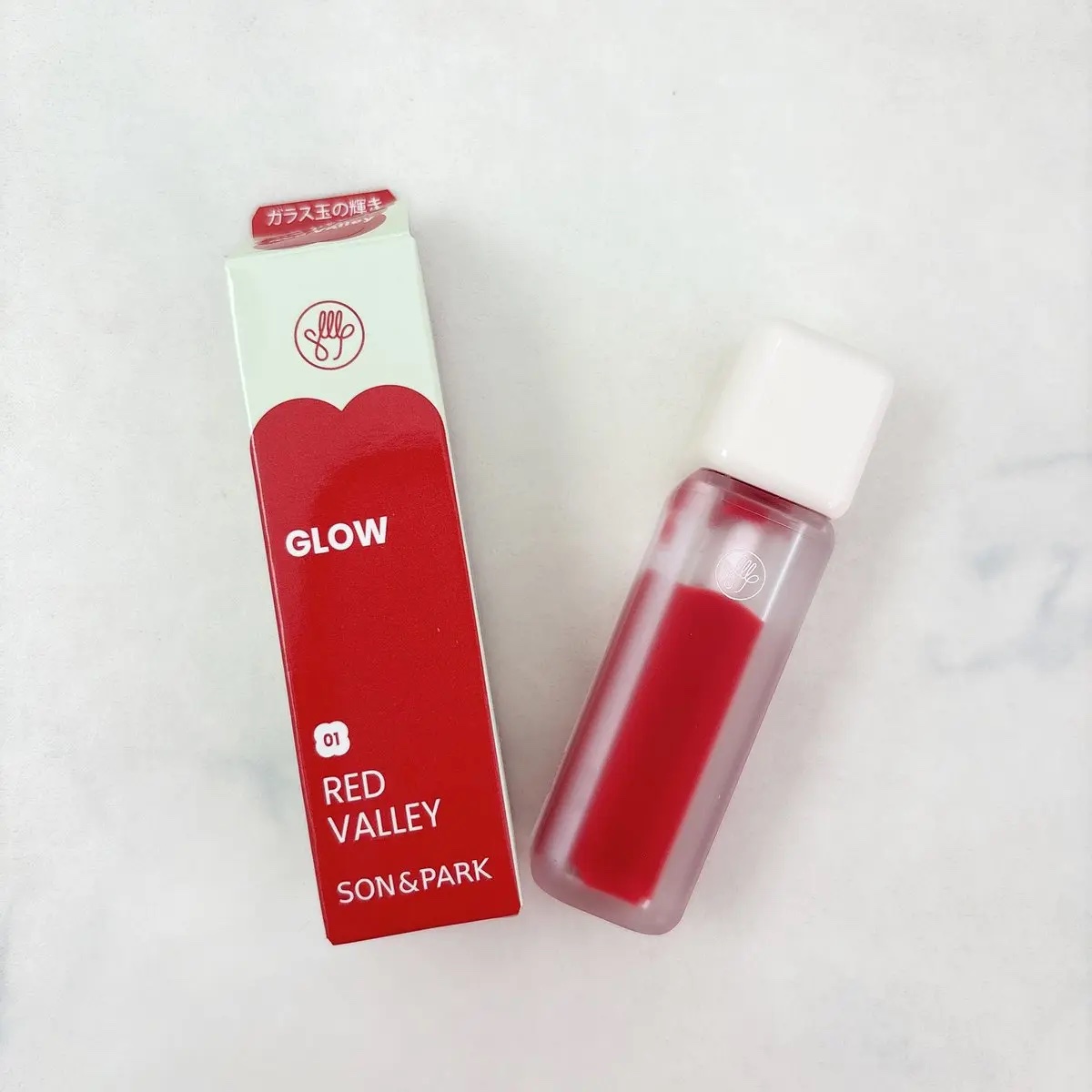 初！Qoo10サンプルマーケット当選🎉

SON＆PARK ウォーターブラーティント 01 Red Valley
パキッと発色する赤リップ💄
550円という安価ながら、色もち良い方だし乾燥も気にならなかった🙆🏻‍♀️
ただ、濃い色だ