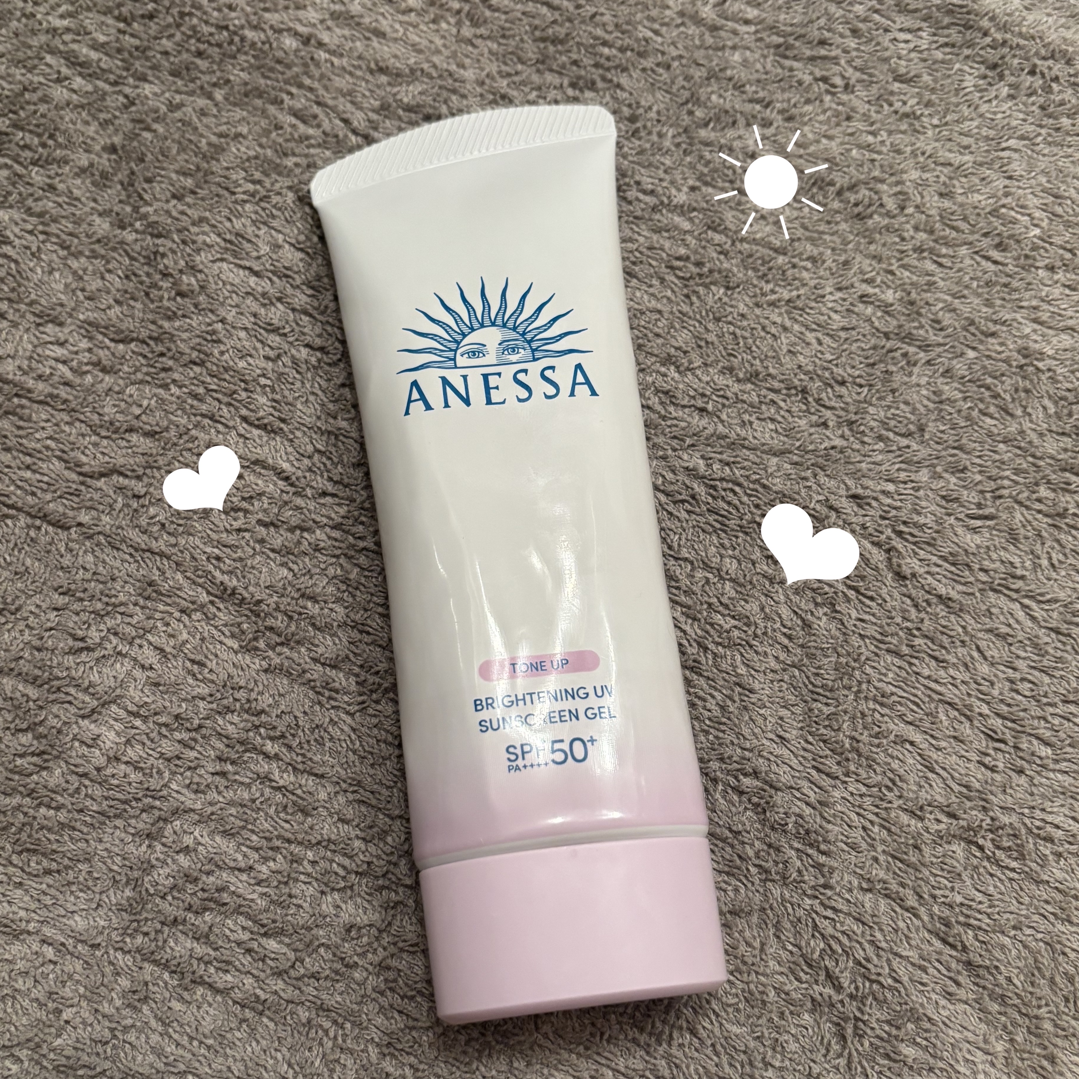 大容量！
アネッサのトーンアップ日焼け止め🔅🔅



混合肌の私は一応パウダーは叩くけど、他のと比べてベタつきにくいので使いやすい🙂‍↕️

（普通肌の母はパウダー叩かなくても全然いけるそうです）


アネッサは密着力が高いのかトーン