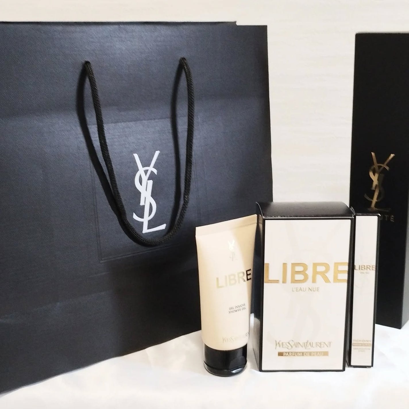 リブレ ロー ニュ/YVES SAINT LAURENT BEAUTE/香水(レディース)を使ったクチコミ(4枚目)