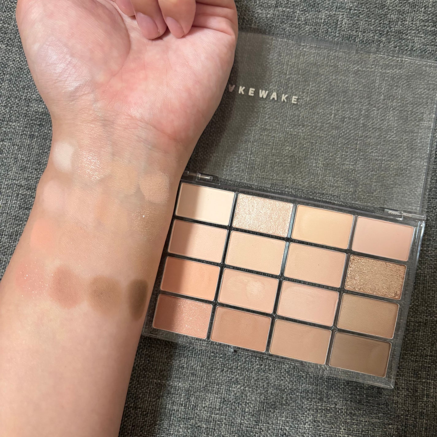 ソフトブラーリングアイパレット/wakemake/アイシャドウパレットを使ったクチコミ(3枚目)