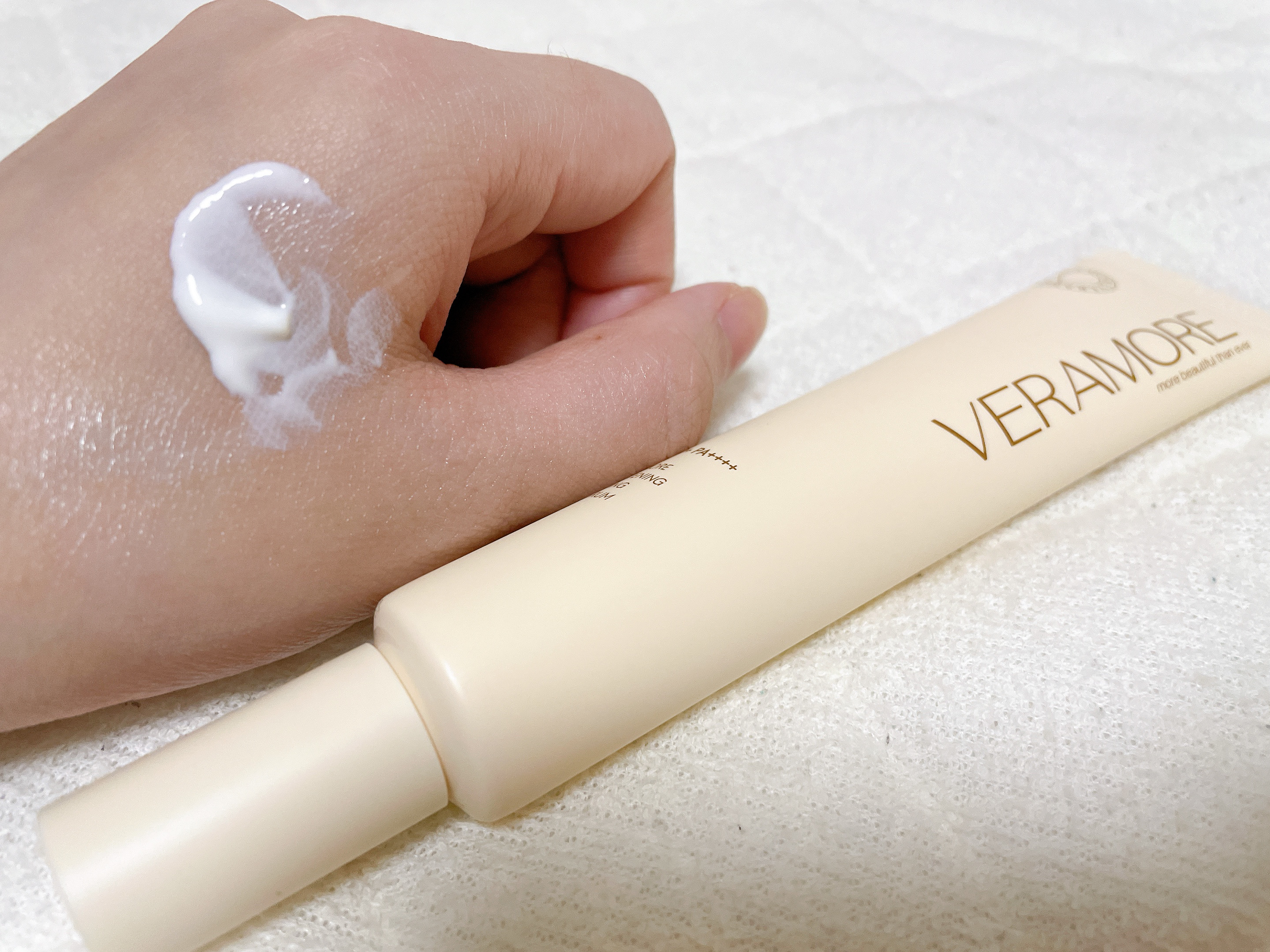 VERAMORE BRIGHTENING GLOWING SUN SERUM/VERAMORE/日焼け止めローションを使ったクチコミ（2枚目）