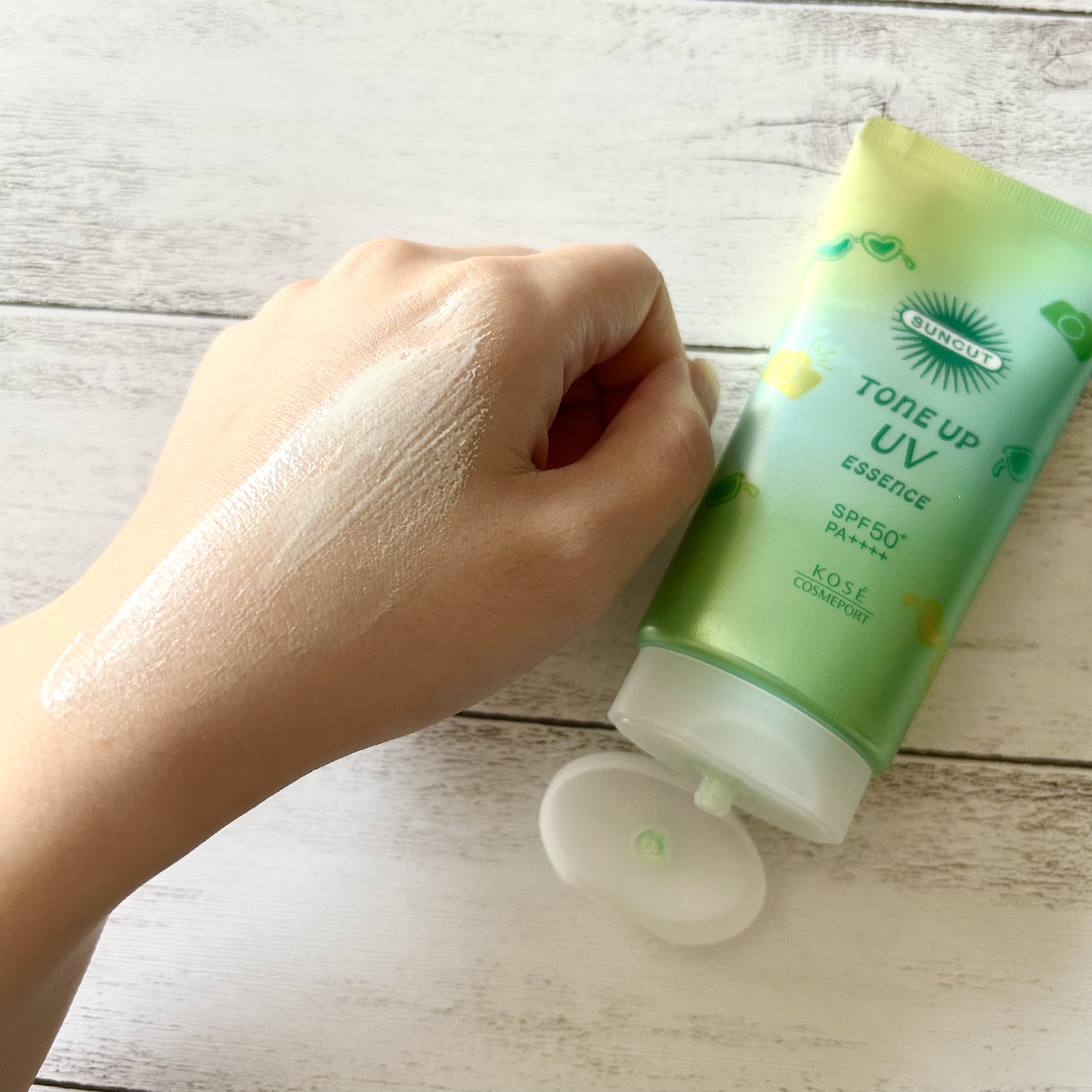 サンカットR トーンアップUV エッセンス/サンカット®/日焼け止めローションを使ったクチコミ（3枚目）