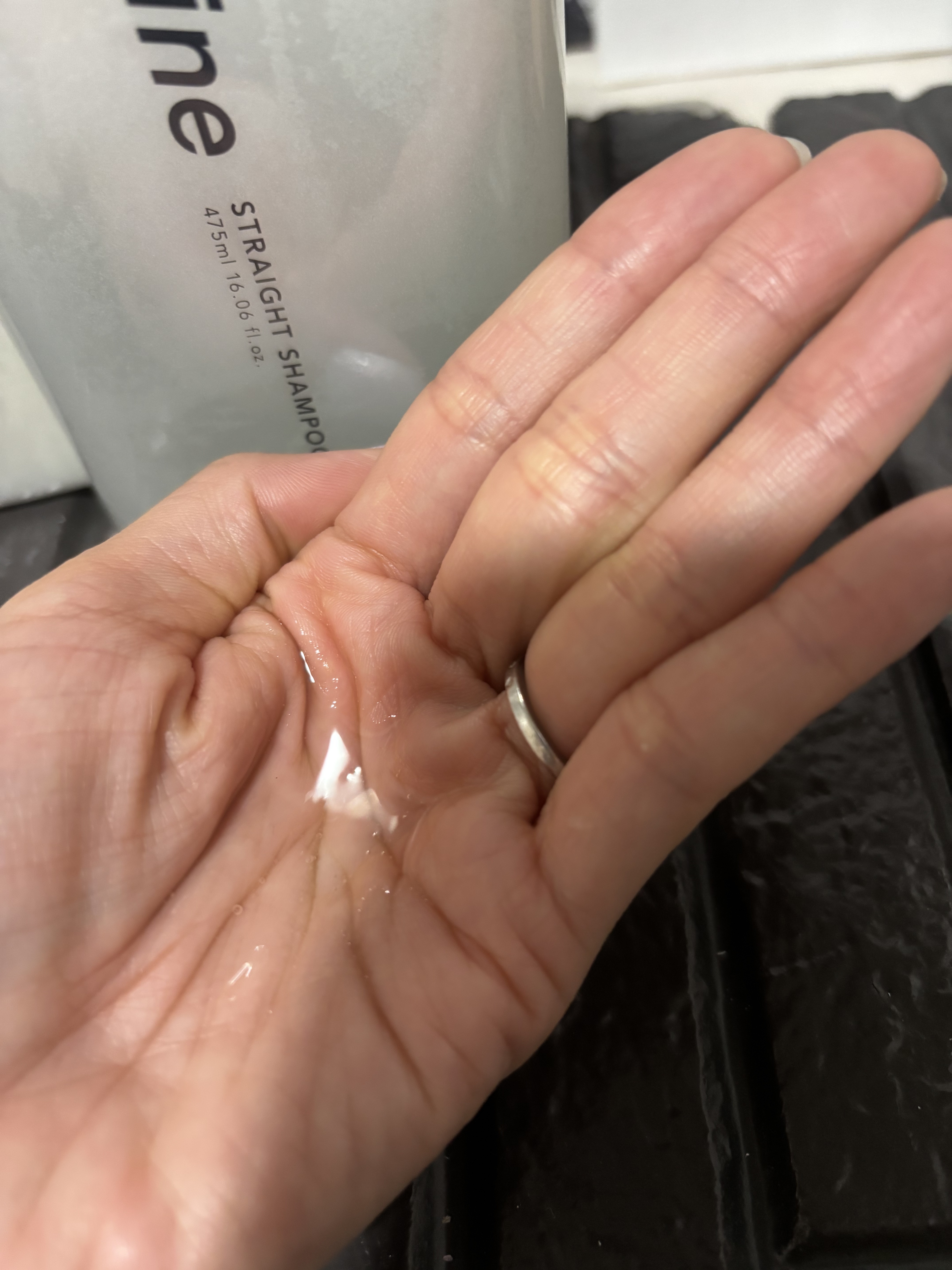 ストレートシャンプー/ストレートトリートメント ホワイトブロッサムの香り/Straine/市販シャンプーを使ったクチコミ（2枚目）