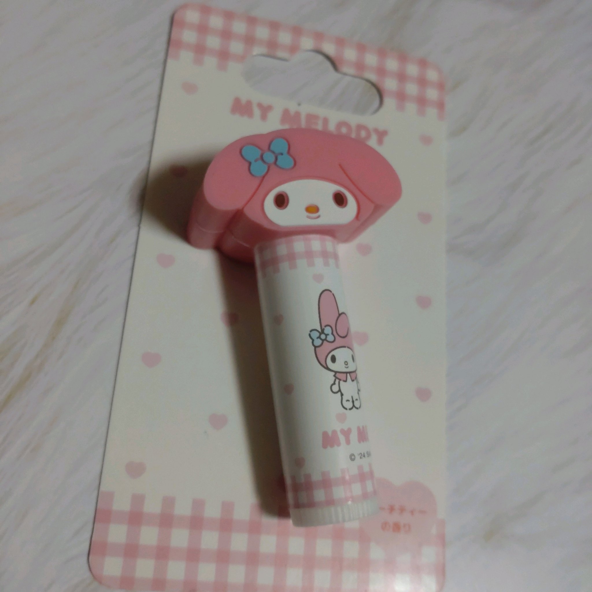 マイメロ様ですよ…🐰

リップクリームは何本あってもいいですからね！！
マスコットはゴム？シリコン？でしっかり蓋にはまってるから無くさなそうで安心だし、伸びるので多少太めのものでも入った！けど緩くなったら困るから似たサイズのリップ探します