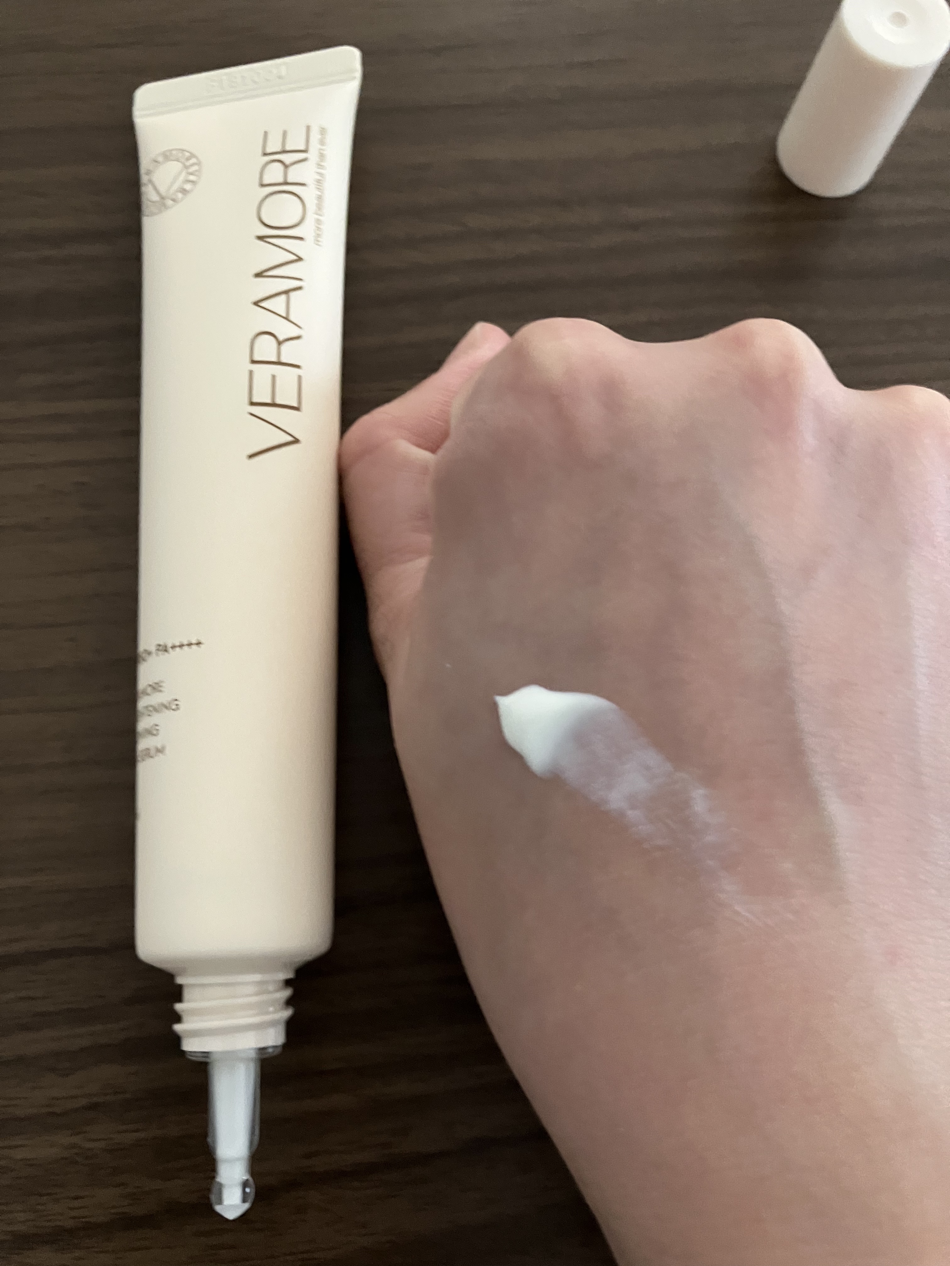 VERAMORE BRIGHTENING GLOWING SUN SERUM/VERAMORE/日焼け止めローションを使ったクチコミ（1枚目）