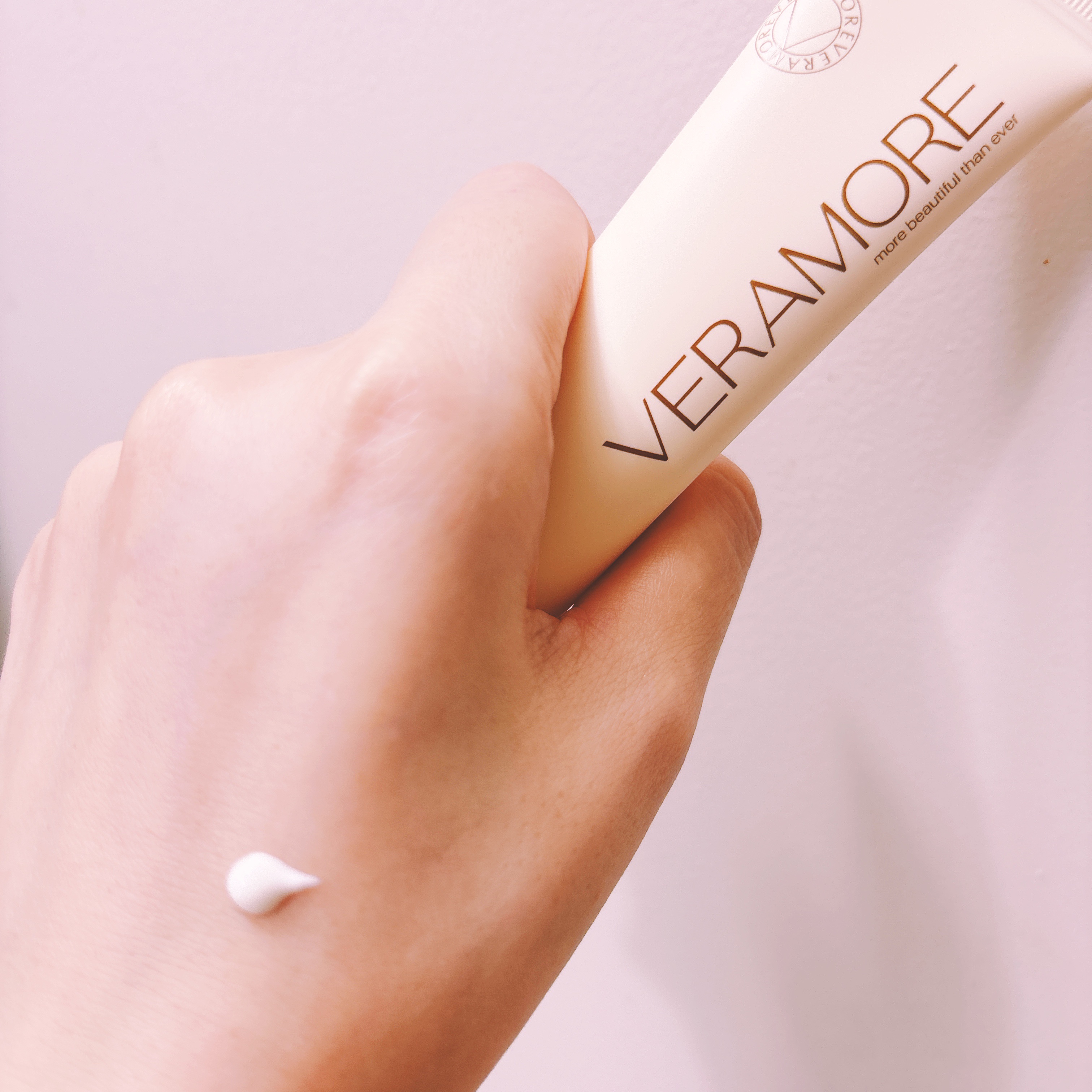 VERAMORE BRIGHTENING GLOWING SUN SERUM/VERAMORE/日焼け止めローションを使ったクチコミ（2枚目）