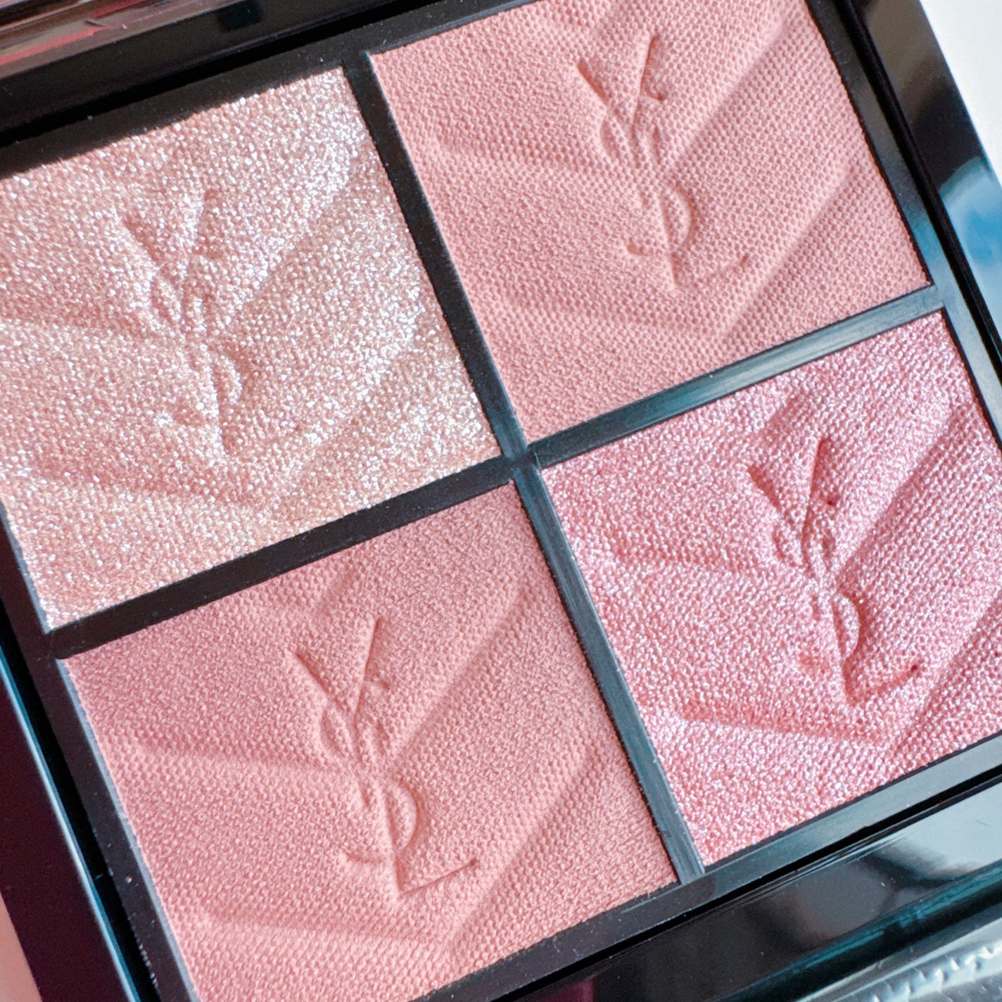 クチュール ミニ クラッチ/YVES SAINT LAURENT BEAUTE/アイシャドウパレットを使ったクチコミ(3枚目)