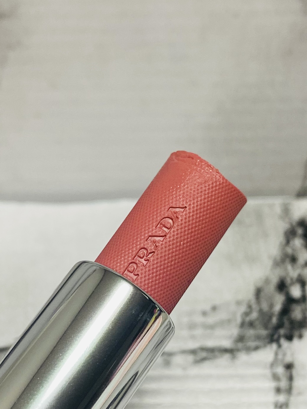 プラダ ライト グローイング リップバーム/PRADA BEAUTY/リップバームを使ったクチコミ（2枚目）