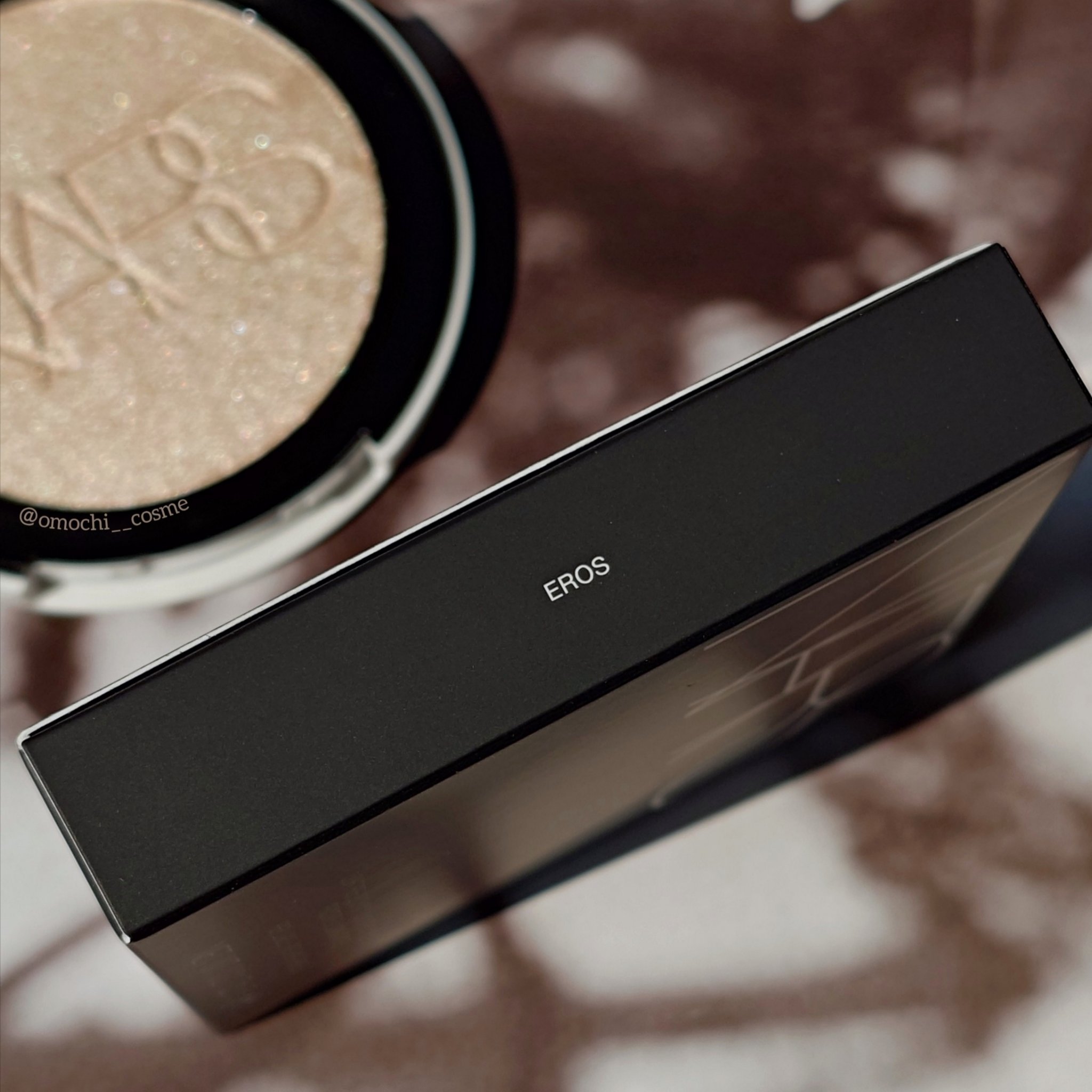 NARS ライトリフレクティング ルミナイジングパウダー/NARS/パウダーハイライトを使ったクチコミ（2枚目）