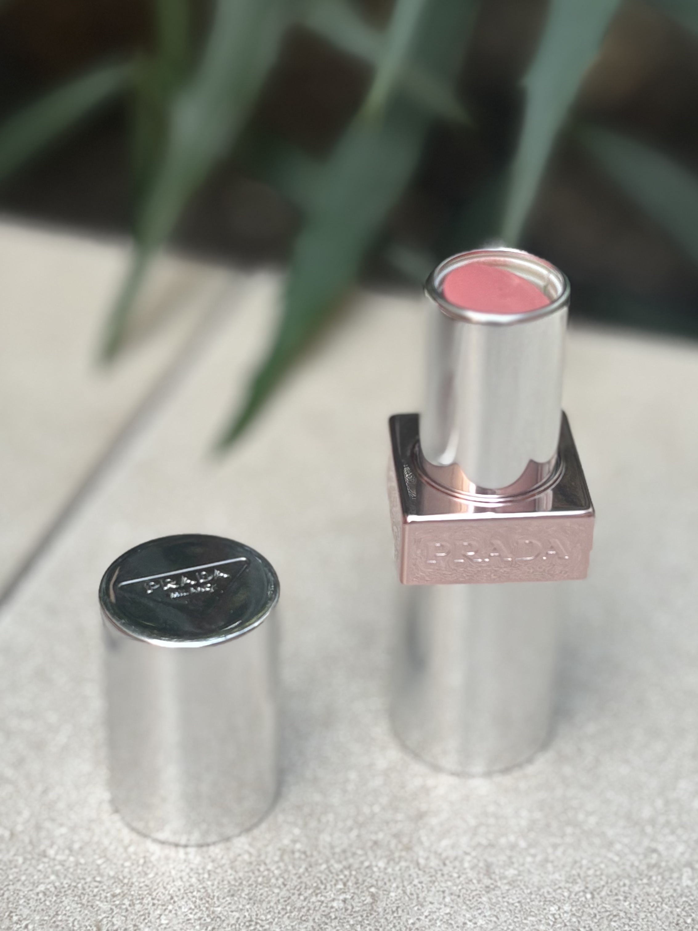 プラダ ライト グローイング リップバーム/PRADA BEAUTY/リップバームを使ったクチコミ（3枚目）