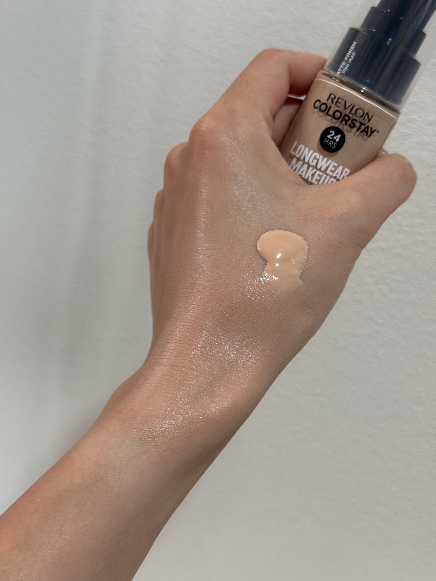 カラーステイ ロングウェア メイクアップ/REVLON/リキッドファンデーションを使ったクチコミ(2枚目)