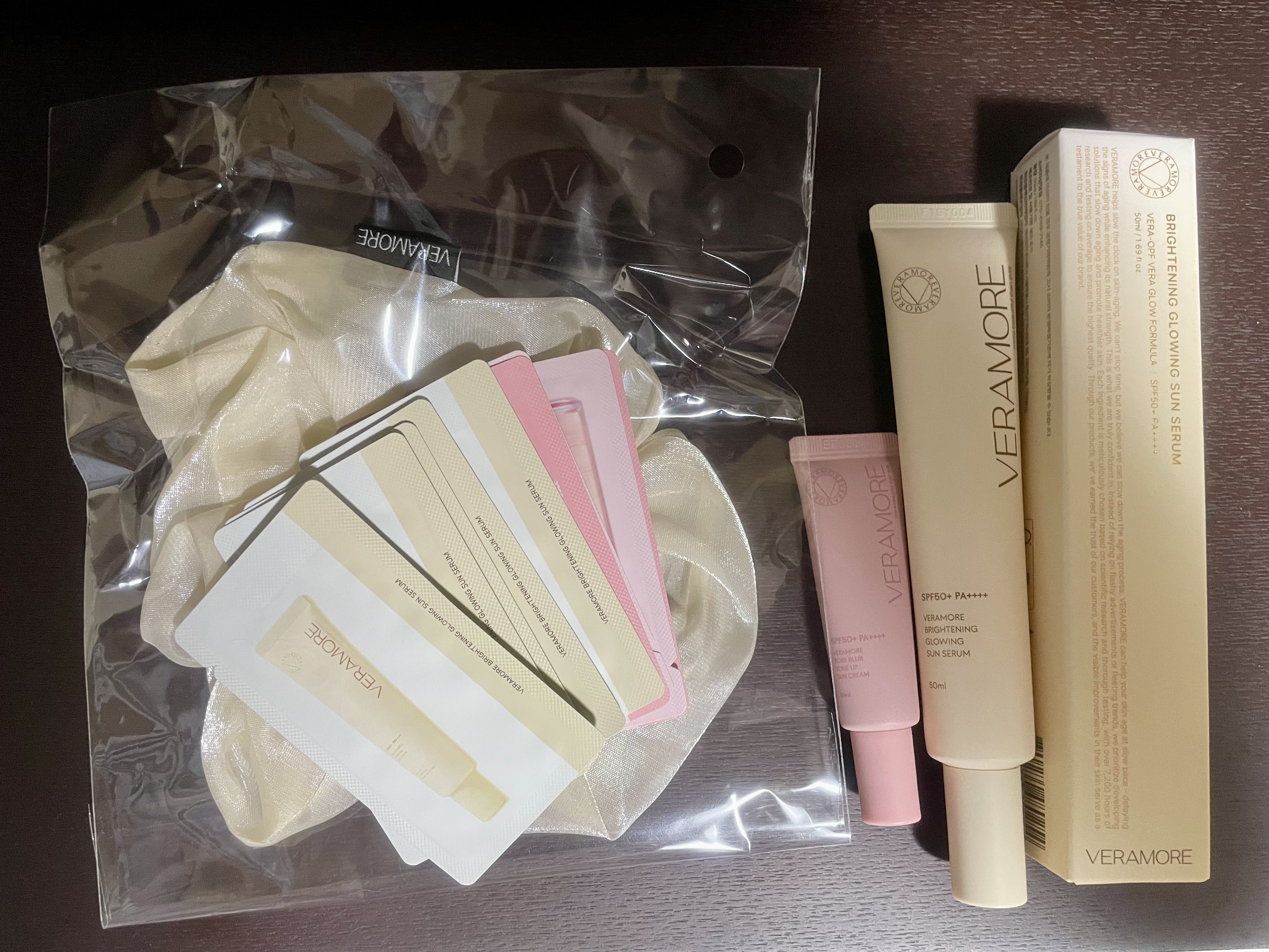 VERAMORE BRIGHTENING GLOWING SUN SERUM/VERAMORE/日焼け止めローションを使ったクチコミ（3枚目）
