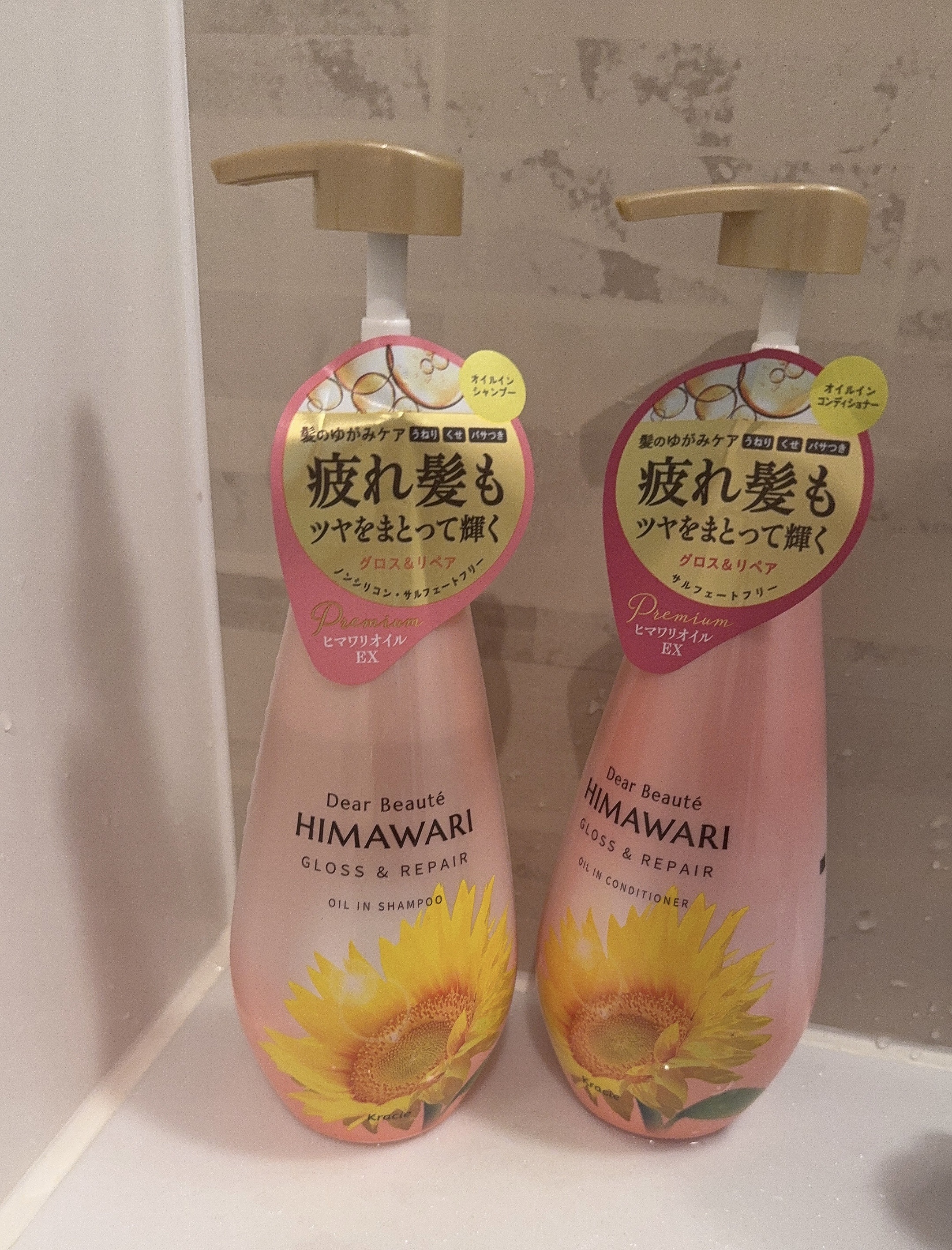 #PR #ディアボーテ #LIPSプレゼント
🤍ディアボーテ ヒマワリ
グロス＆リペア オイルイン
シャンプー/コンディショナー




シャンプーはオイルインシャンプーですが、
ベタつかずとろみのあるテクスチャ✨

泡立ちがとにかく良い