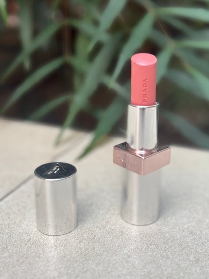 プラダ ライト グローイング リップバーム/PRADA BEAUTY/リップバームを使ったクチコミ(4枚目)