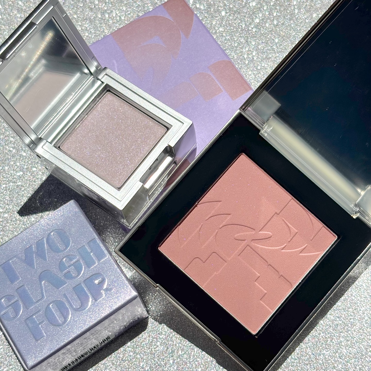 ストロビングフェイスキューブ/TWO SLASH FOUR/ハイライトを使ったクチコミ（1枚目）