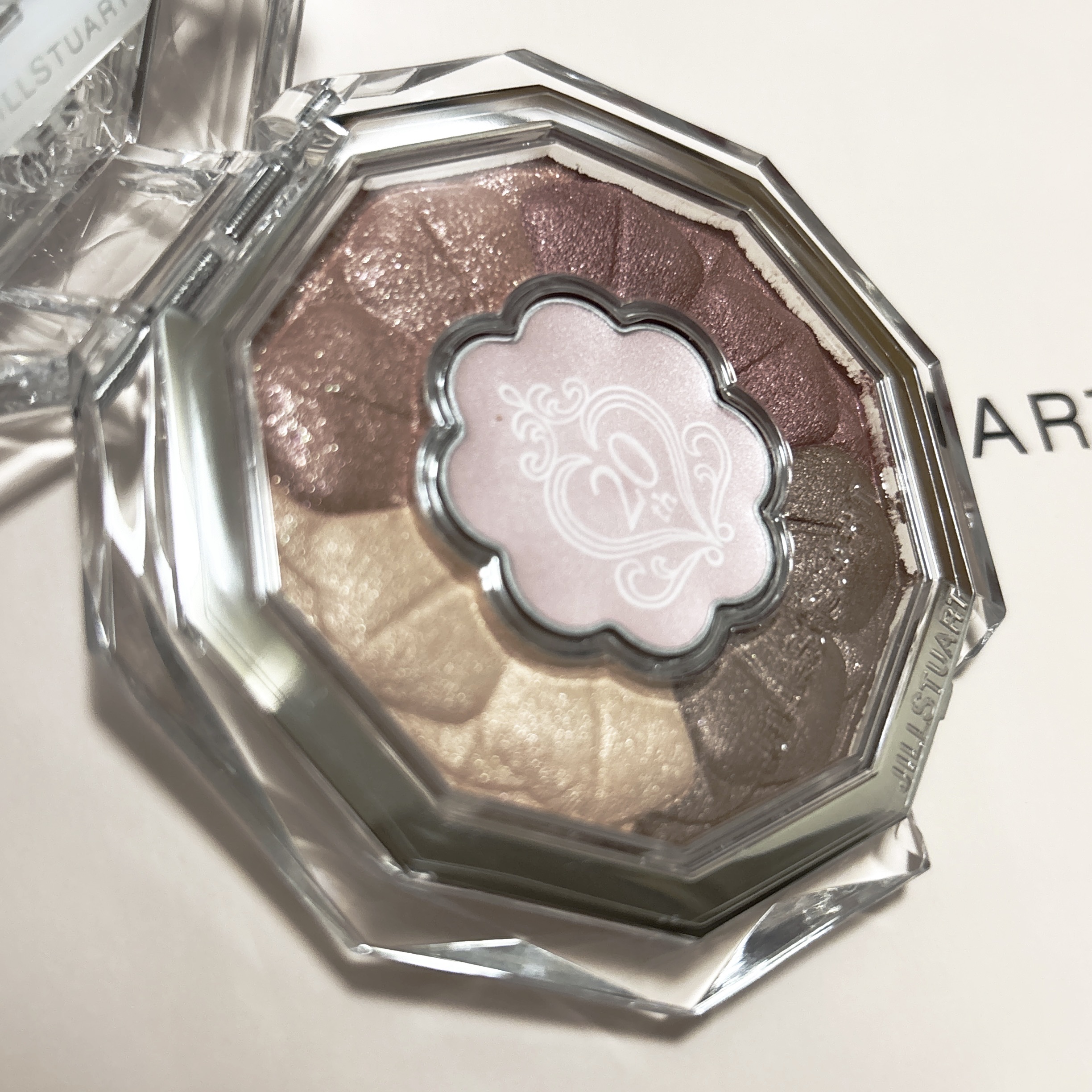 ジルスチュアート ブルームクチュール アイズ ガーランドウィズユー/JILL STUART/アイシャドウパレットを使ったクチコミ（1枚目）