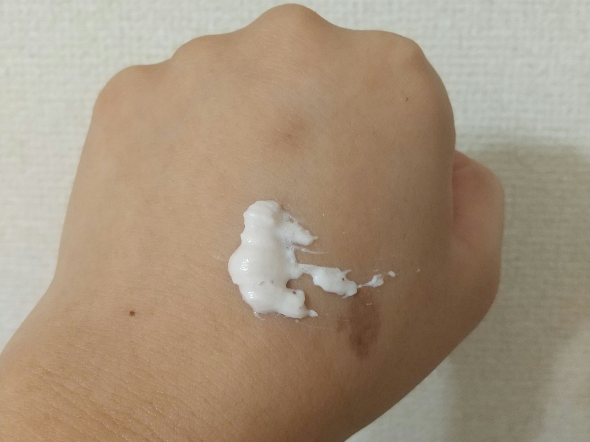 ダヴ ふわとろクリーミースクラブ ザクロ＆シアバター/ダヴ/ボディスクラブを使ったクチコミ（3枚目）