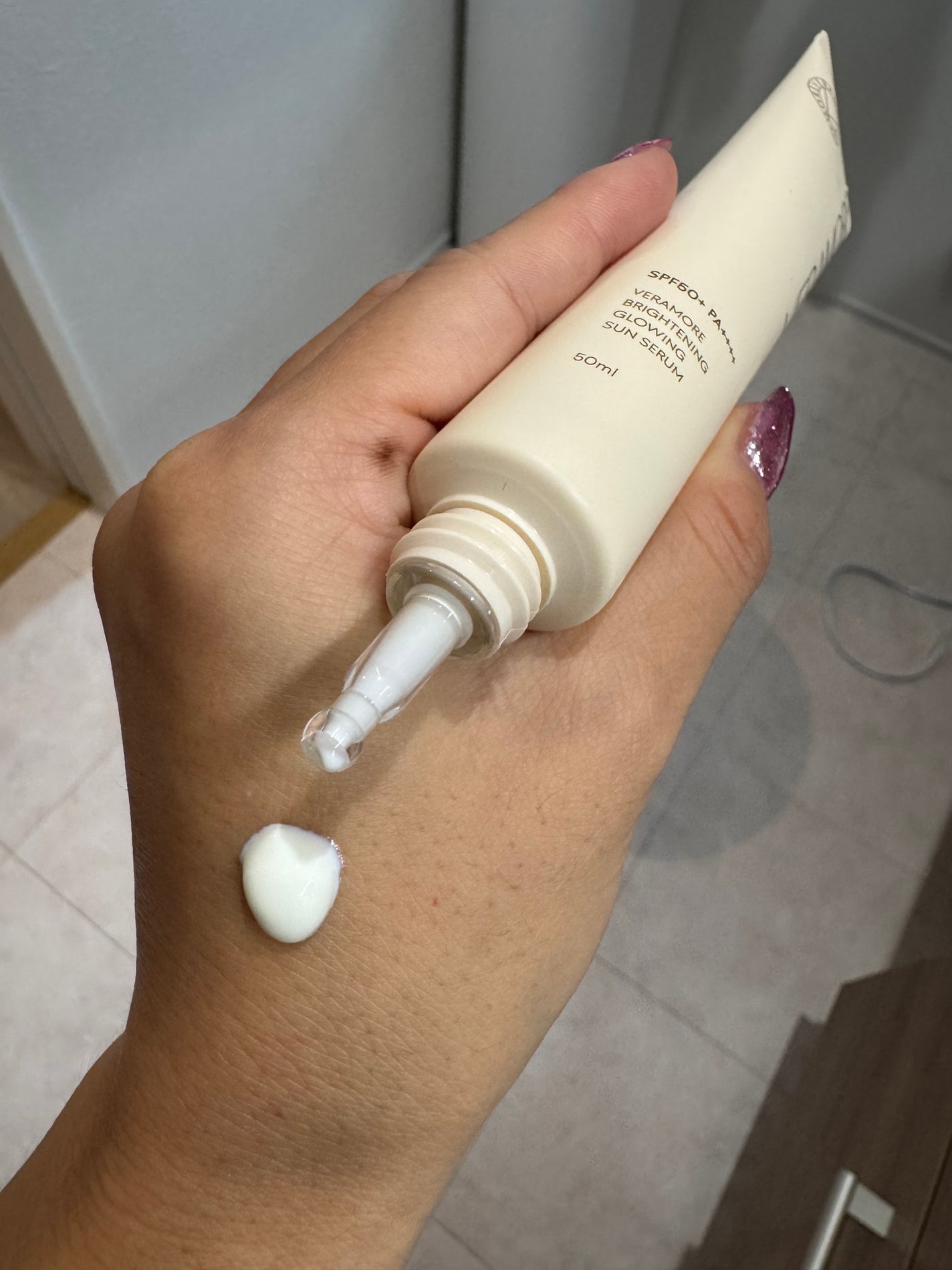 VERAMORE BRIGHTENING GLOWING SUN SERUM/VERAMORE/日焼け止めローションを使ったクチコミ(3枚目)