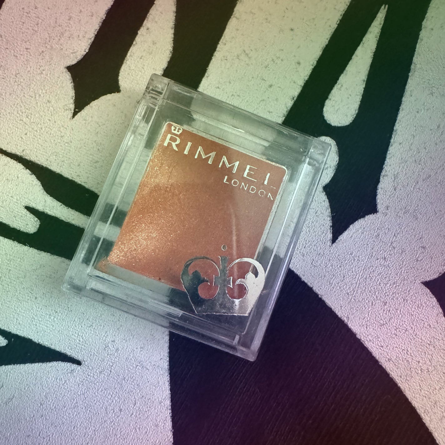 プリズム パウダーアイカラー/リンメル ロンドン/単色アイシャドウを使ったクチコミ(1枚目)