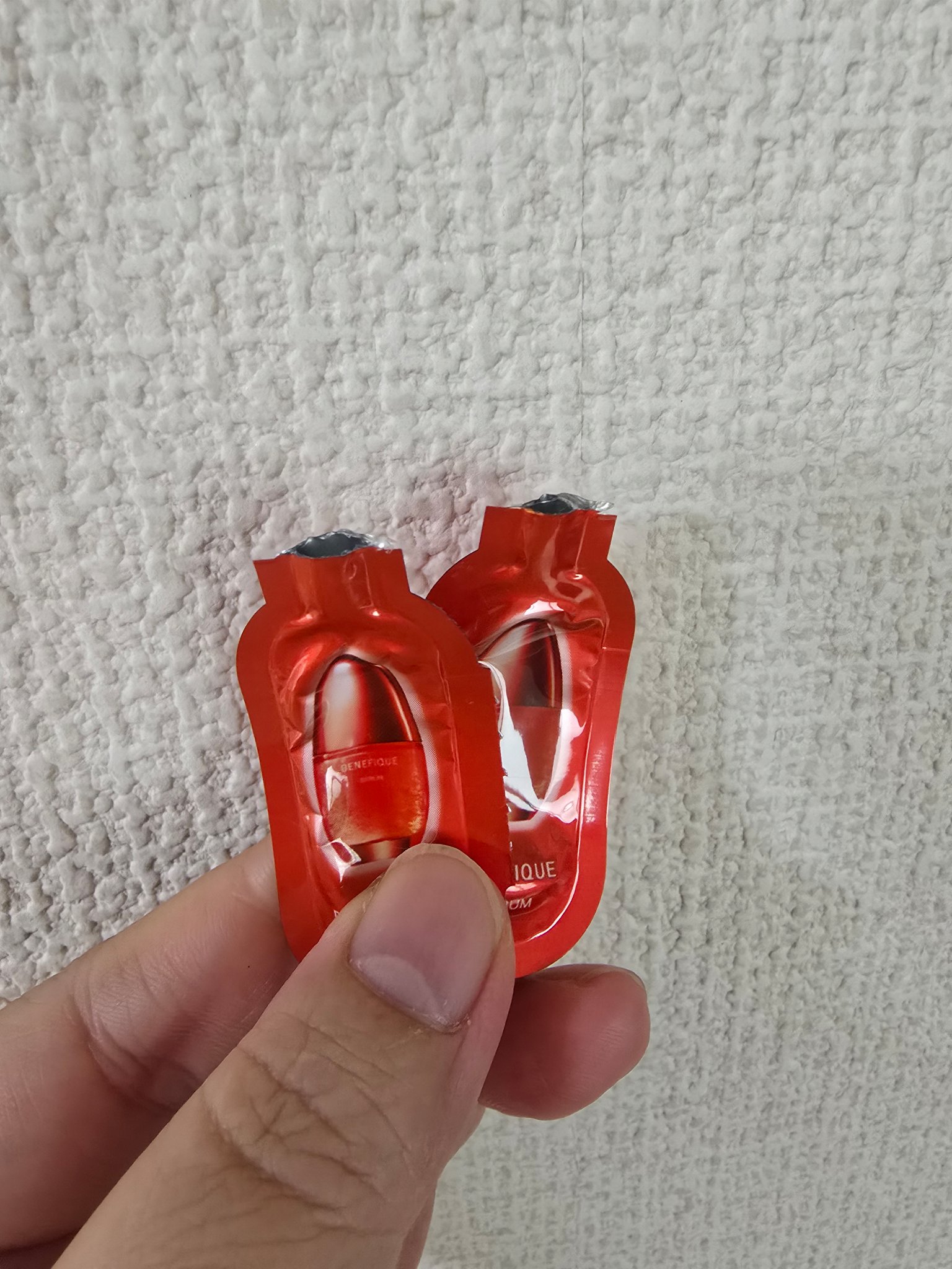 サンプル消化しましたm(_ _)m

やっぱりいい導入美容液‼️

次こそは絶対欲しいシリーズです❤

高いフツフツが賢い‼️
毛穴に入って固くなった肌を柔らかくします😊
そしてベネフィークは香りを売りにしています🎶

両手でハンドプレ