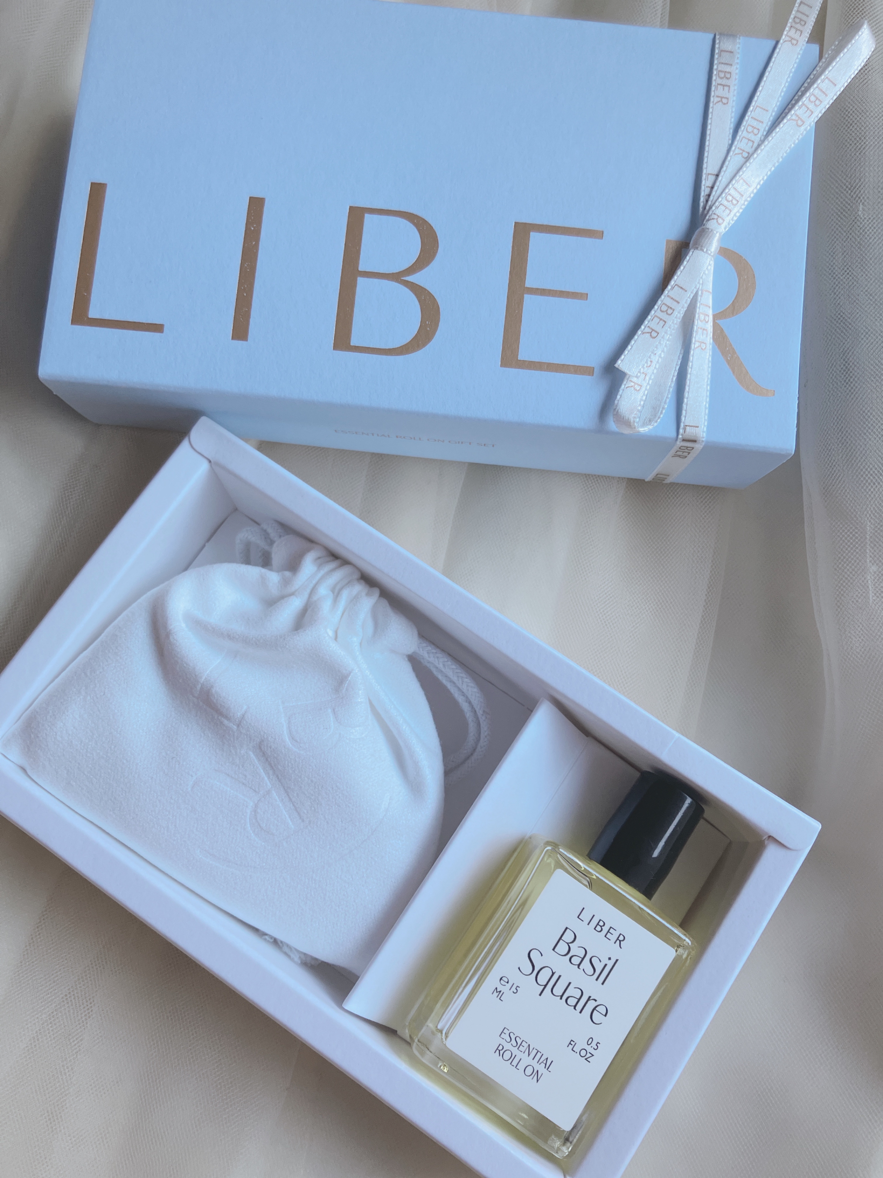 #提供
LIBER @liber_japan 様より下記製品をいただきました🙇‍♀️

LIBER
・Essential Roll On Gift Set

エッセンシャルロールオン、エッセンシャルカッサ、ポーチの3点が入っているギフトセ