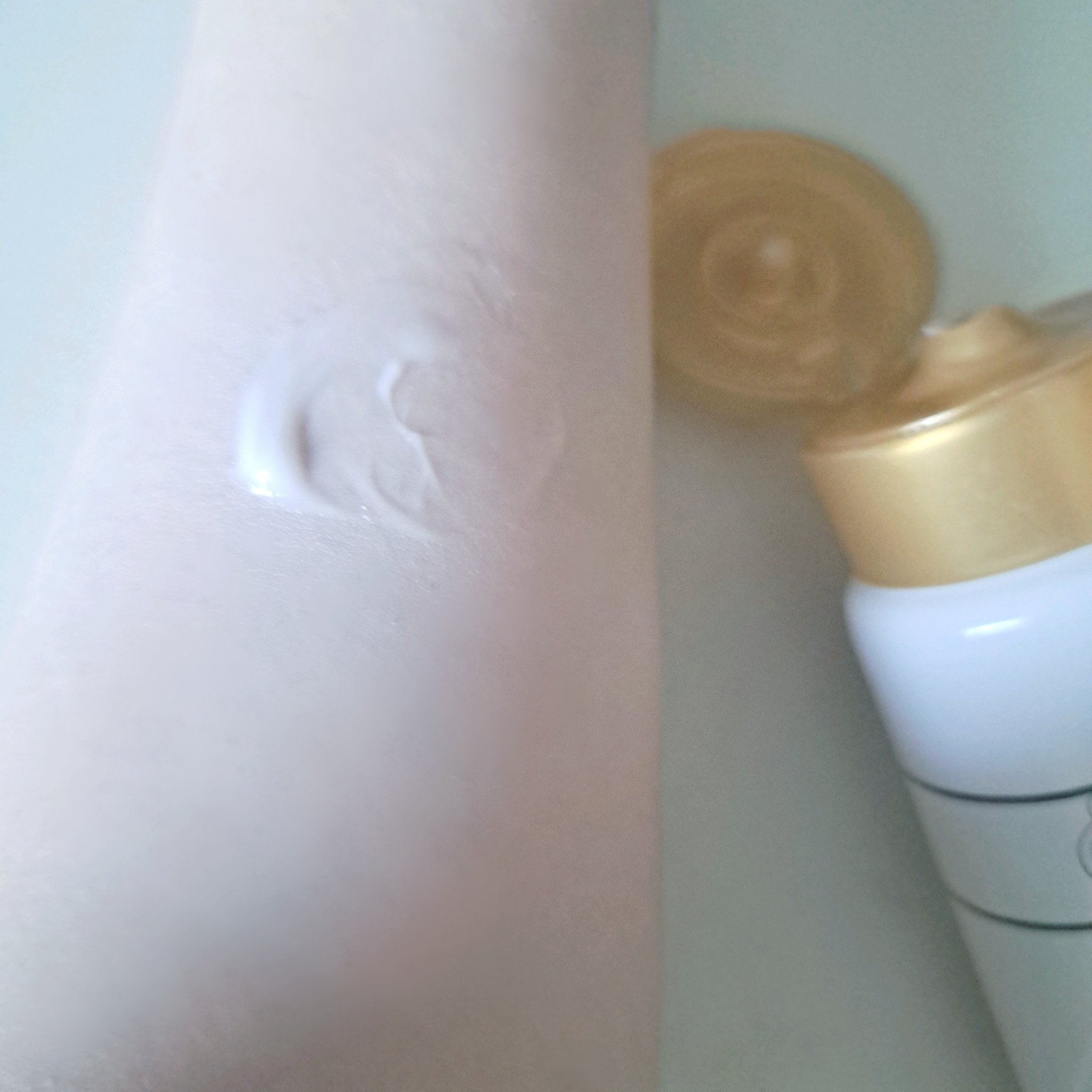 リシャン リシャン 馬油スキンクリーム さくらの香りのクチコミ「リシャン 
馬油スキンクリーム さくらの香り
200g 880円 (参考価格)

累計販売15.....」（3枚目）