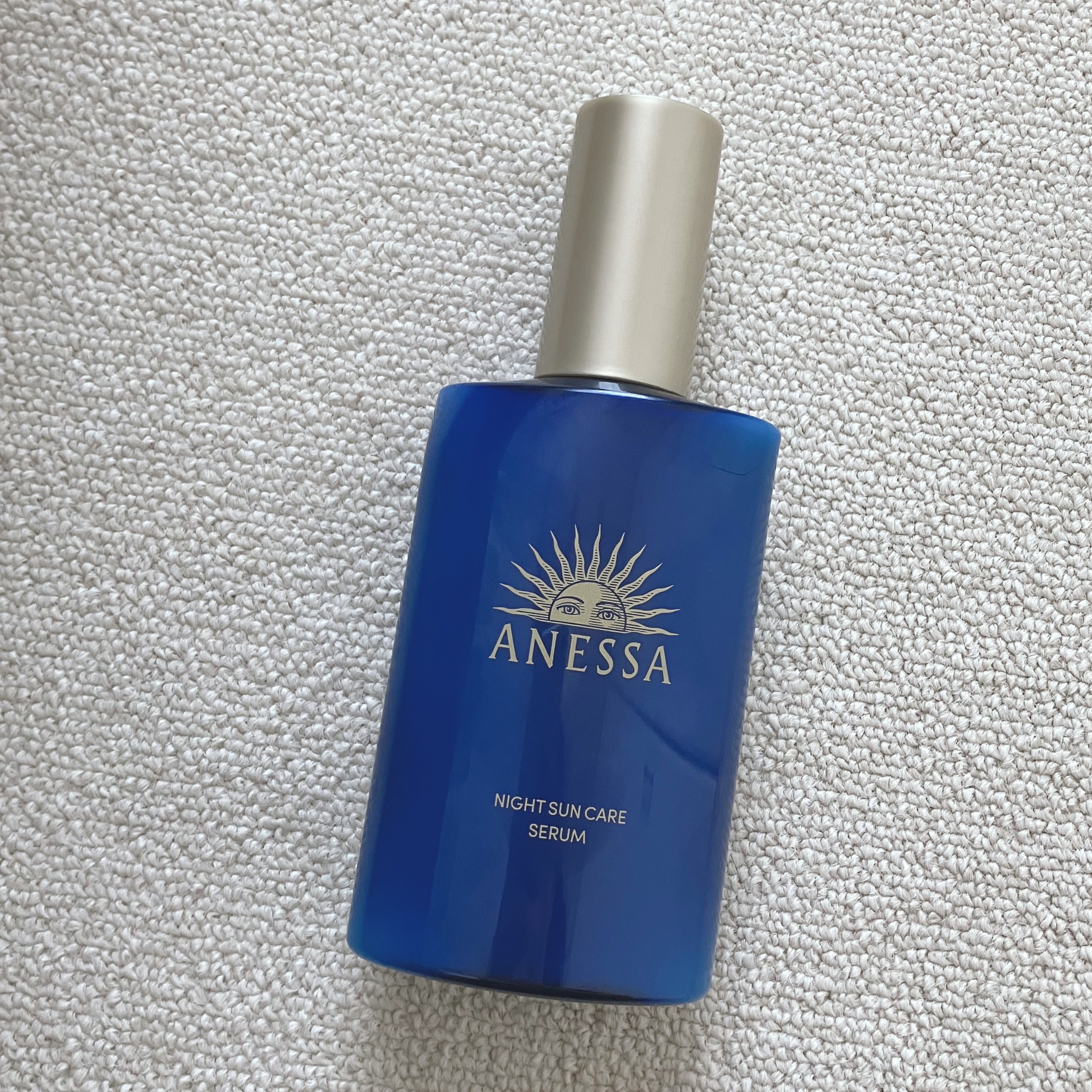 アネッサの美白美容液☀️
昨年流行ってたので、
購入してみました〜🫶

確かにいつもより日焼けの治りが
良い気がします✨

意外と容器が大きくて、
ポンプ式なのが使いやすくて
ありがたいです！

伸びも良くて、馴染みやすくて
軽めの使用感