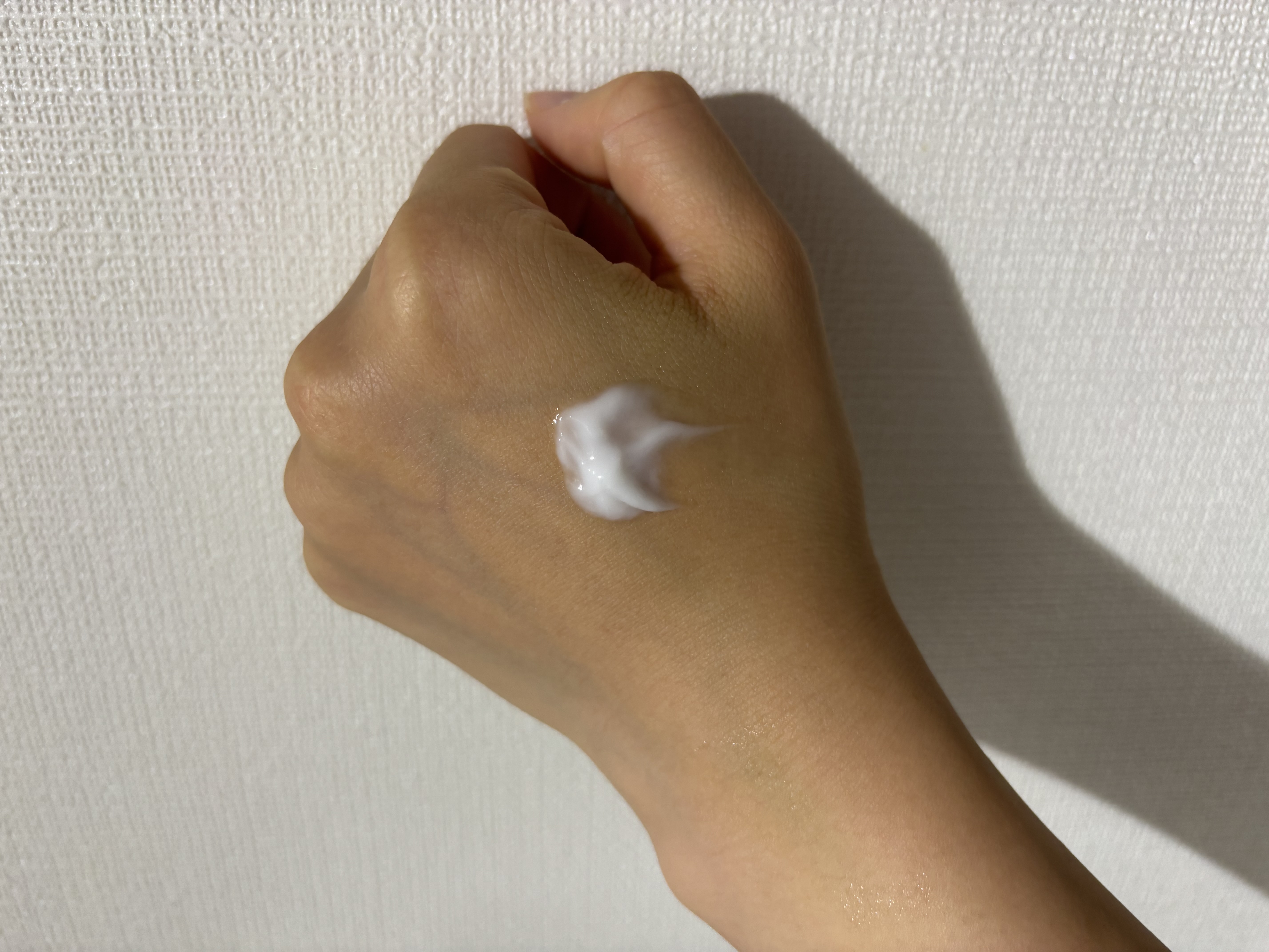 VERAMORE BRIGHTENING GLOWING SUN SERUM/VERAMORE/日焼け止めローションを使ったクチコミ（3枚目）