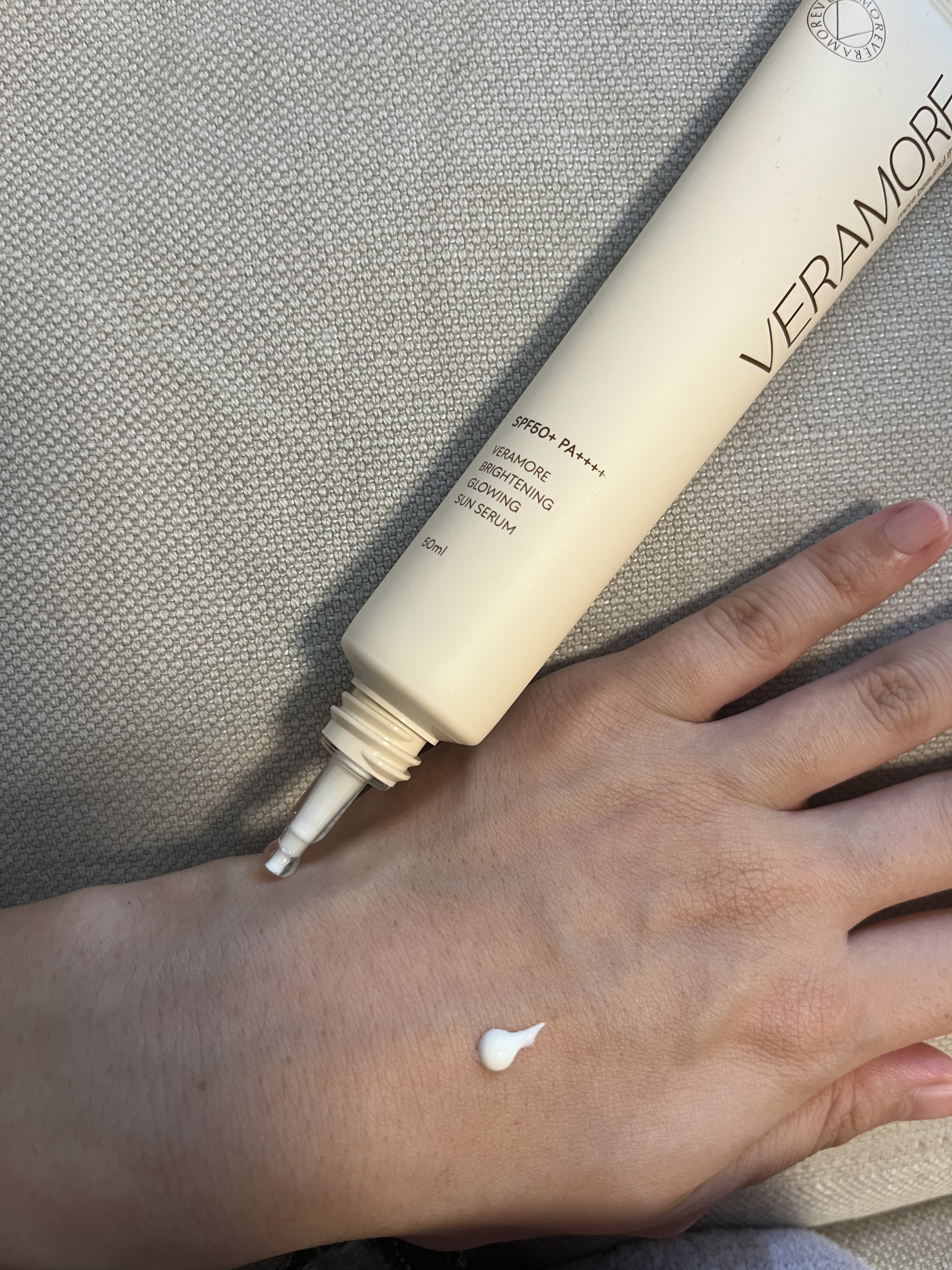 VERAMORE BRIGHTENING GLOWING SUN SERUM/VERAMORE/日焼け止めローションを使ったクチコミ（1枚目）