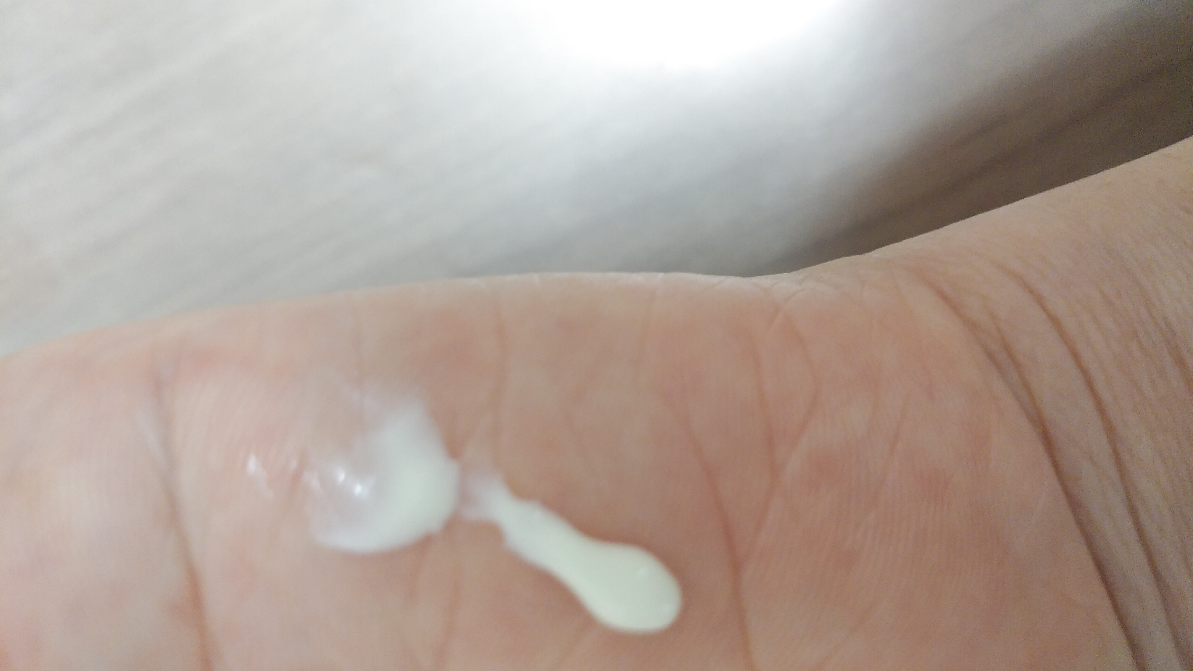 VERAMORE BRIGHTENING GLOWING SUN SERUM/VERAMORE/日焼け止めローションを使ったクチコミ（2枚目）