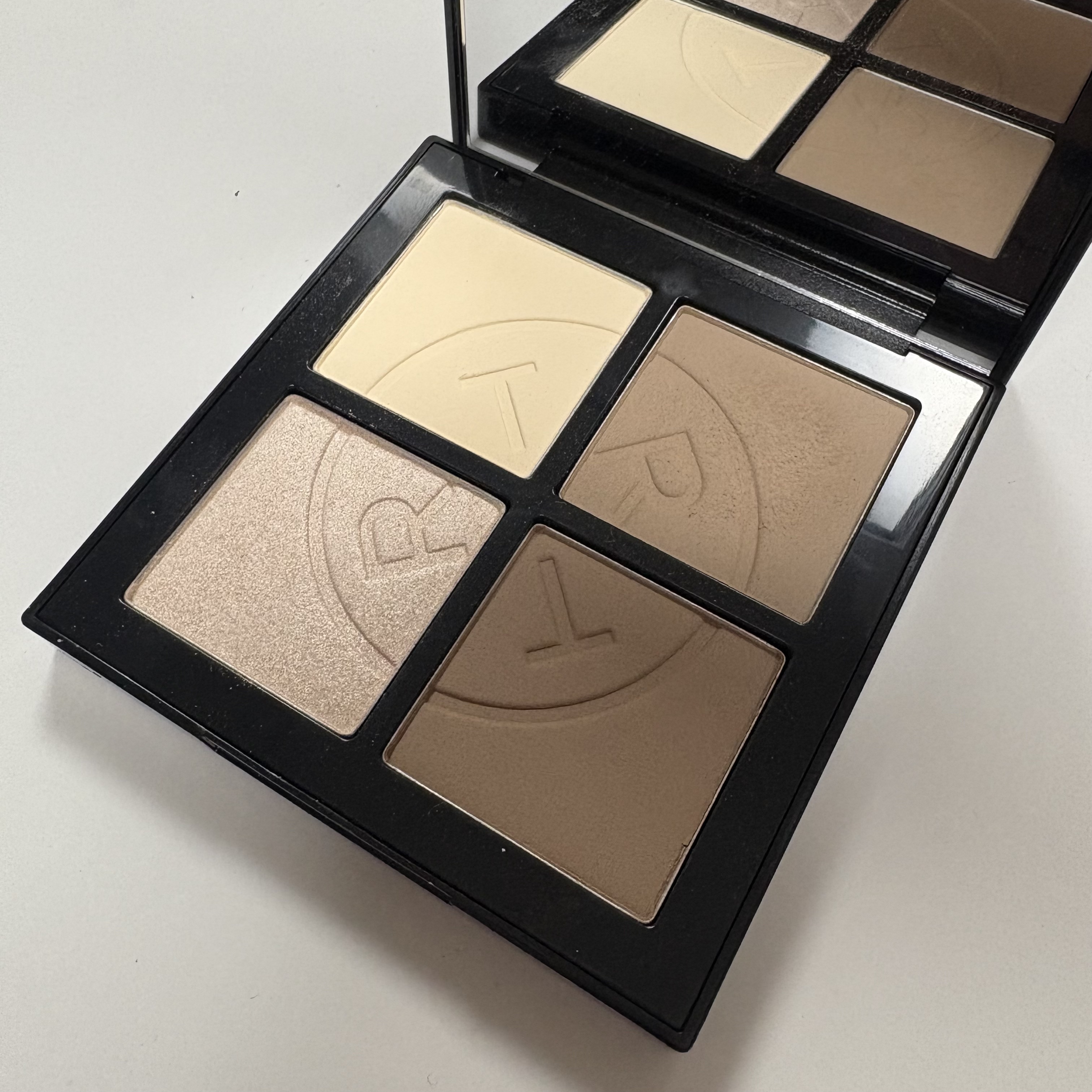 TIRTIR(ティルティル) MASK FIT MULTI PALETTEのクチコミ「最近の激推しコスメ⭐️

TIRTIRが出しているシェーディング・ハイライトパレット✨

ドン.....」（1枚目）