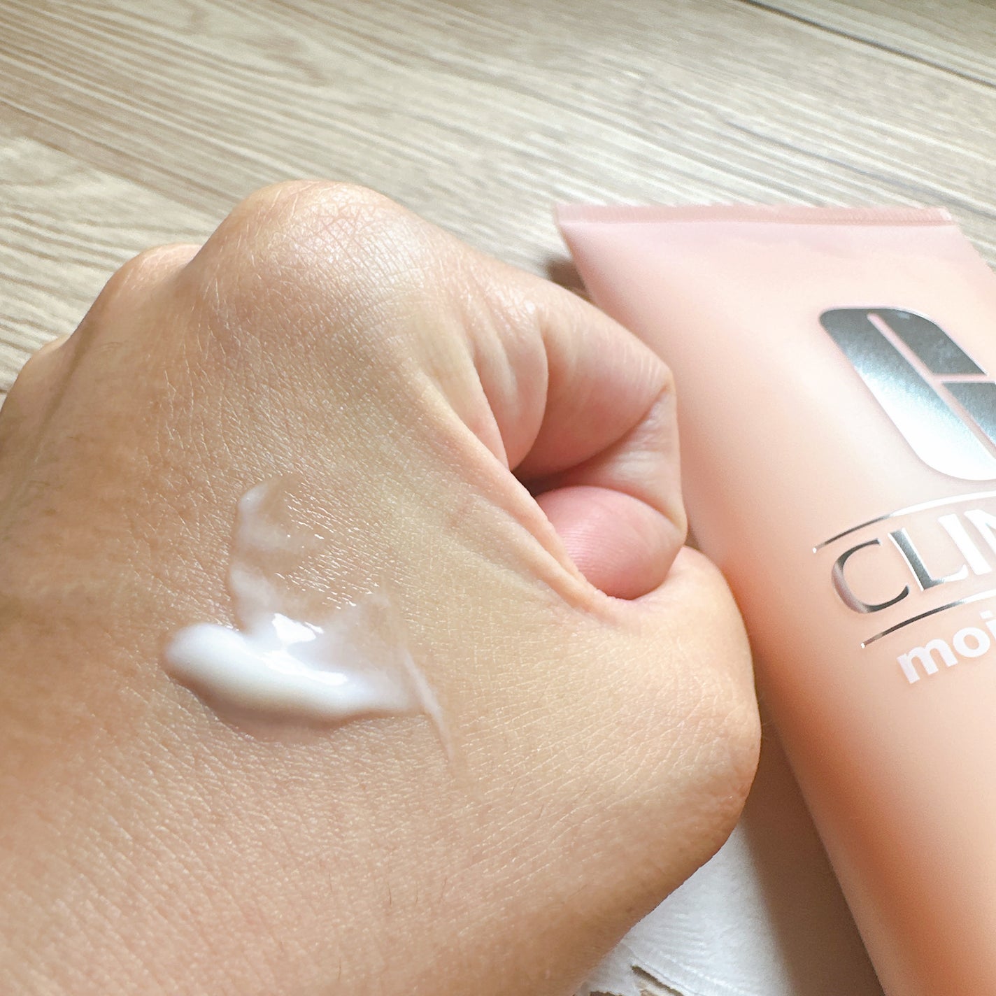 モイスチャー サージ ボディ ハイドレーター/CLINIQUE/ボディミルクを使ったクチコミ(5枚目)