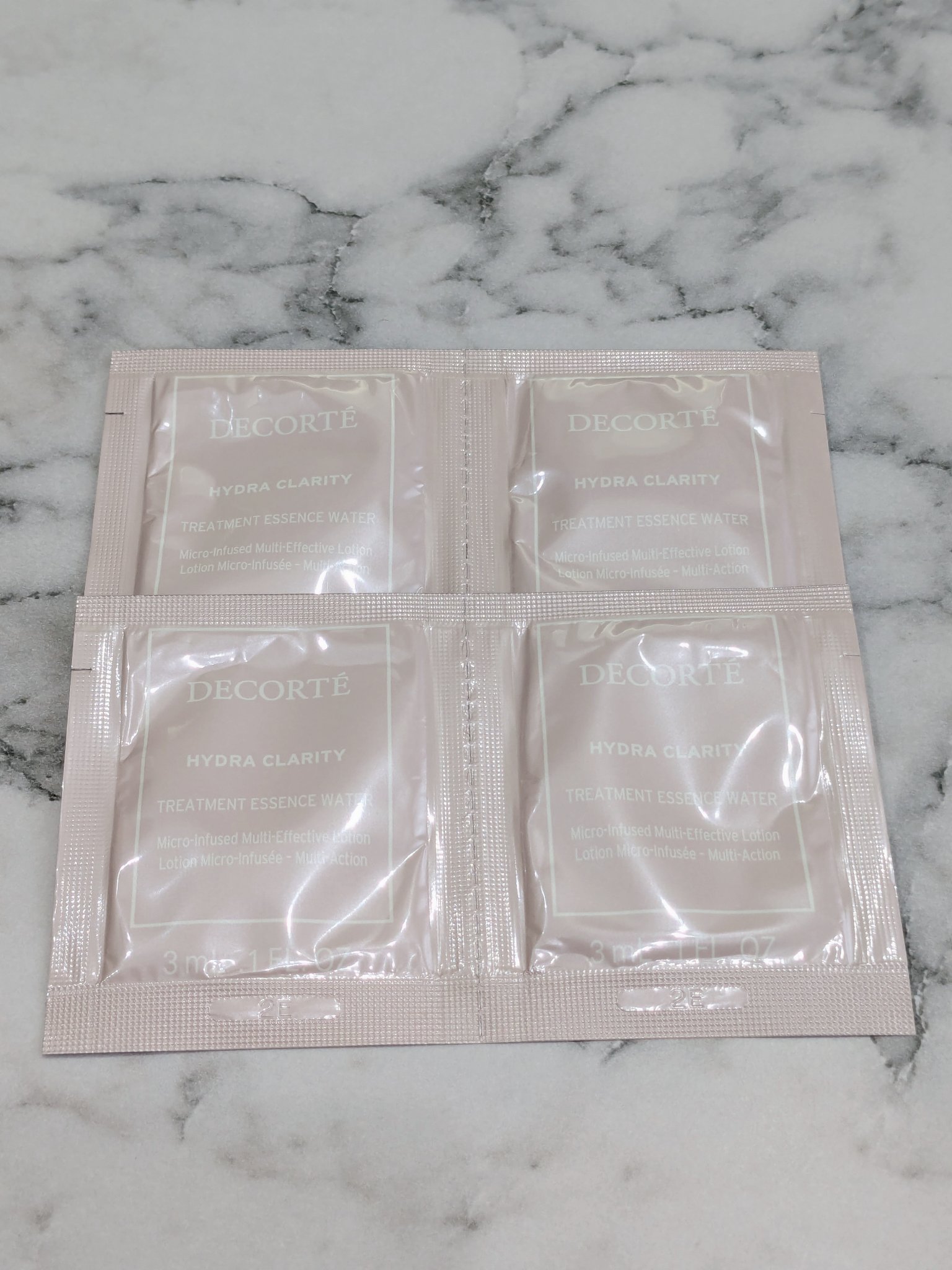 ◯DECORTÉ
イドラクラリティ　薬用 トリートメント エッセンス ウォーター

コスメデコルテでお買い物をした際に
サンプルをいただき試してみました😌
パケが可愛くて気になってたアイテムです♡

肌荒れやニキビを防ぎ、
みずみずしくな