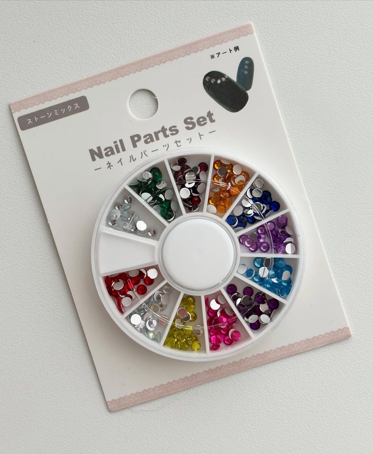 chiyo@イエベ春 on LIPS 「セリアで買ったネイルパーツのストーンミックス💎カラフルでいっぱ..」(1枚目)