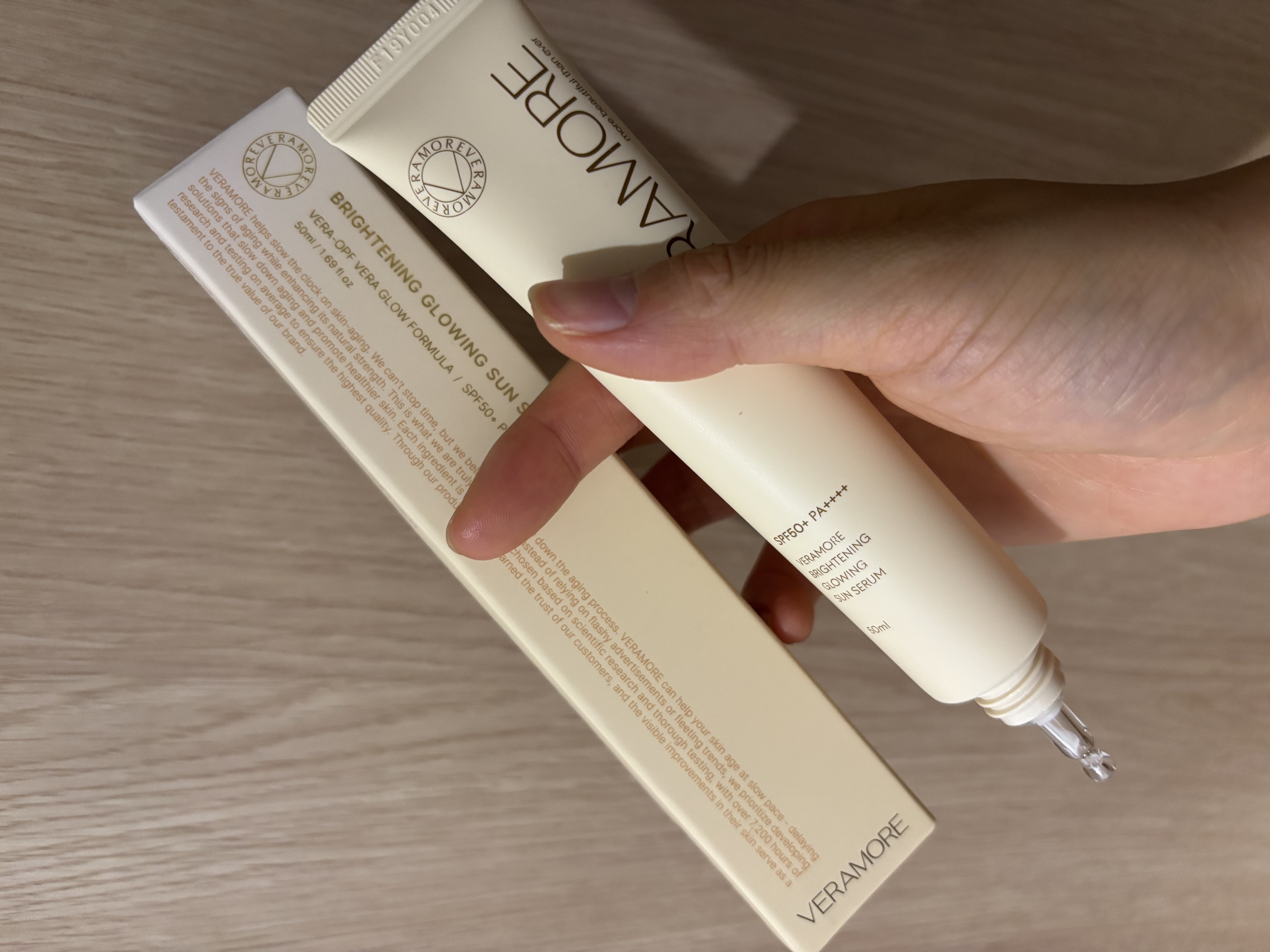 VERAMORE BRIGHTENING GLOWING SUN SERUM/VERAMORE/日焼け止めローションを使ったクチコミ（2枚目）