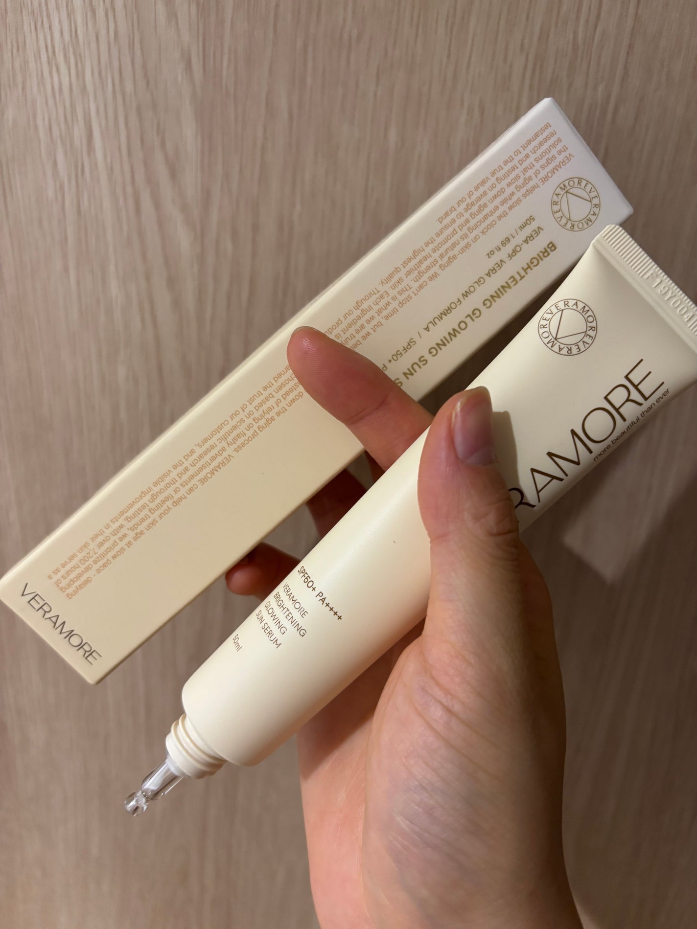 VERAMORE BRIGHTENING GLOWING SUN SERUM/VERAMORE/日焼け止めローションを使ったクチコミ(2枚目)