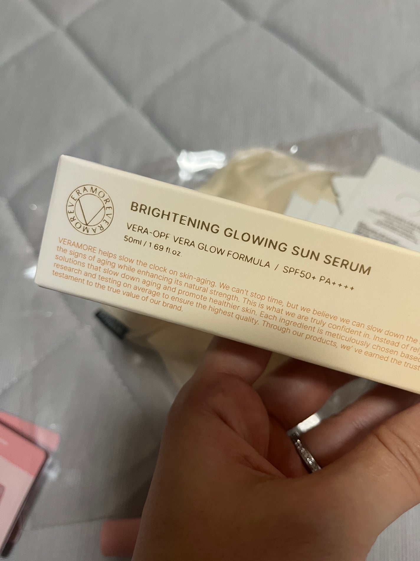 VERAMORE BRIGHTENING GLOWING SUN SERUM/VERAMORE/日焼け止めローションを使ったクチコミ(1枚目)