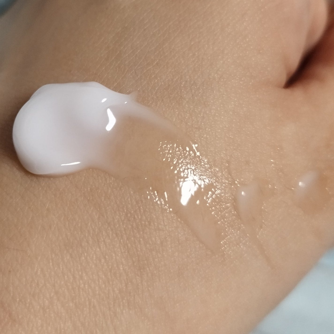 アテニア ミッドナイトモイスチャライザー/アテニア/フェイスクリームを使ったクチコミ(4枚目)