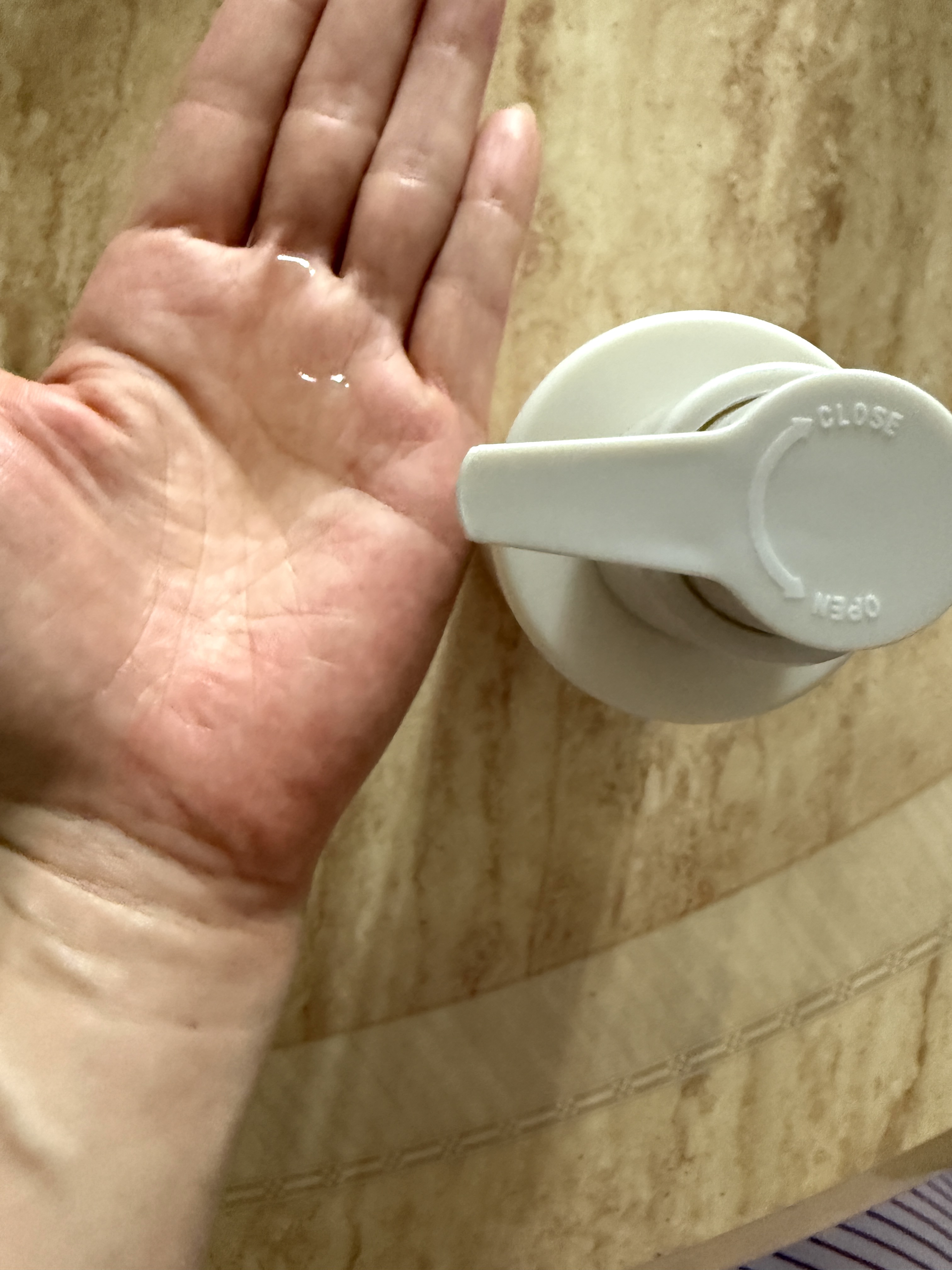 dinsee マイクロバイオームライスディープクレンジングオイルのクチコミ「クレンジングオイルは、敏感肌の方にも使える
優しさ。メイクと素早く馴染んでじんわり温かく
メイ.....」（2枚目）