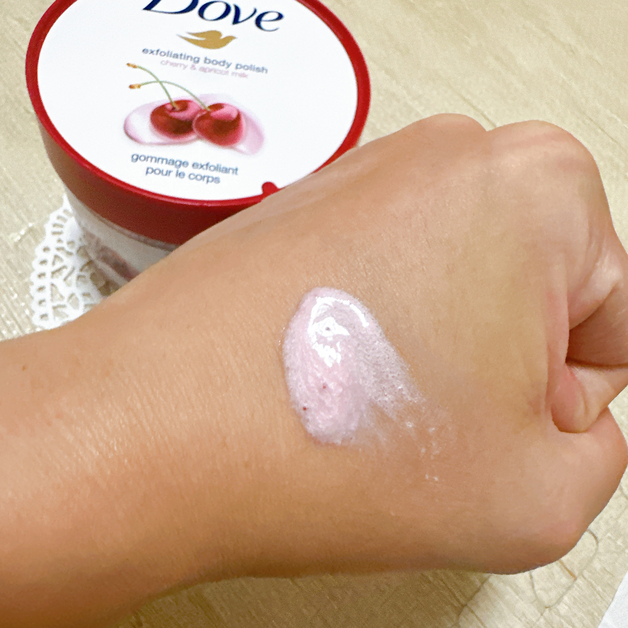 ダヴ ふわとろ　クリーミースクラブ チェリー＆アプリコットミルク/ダヴ/ボディスクラブを使ったクチコミ（3枚目）