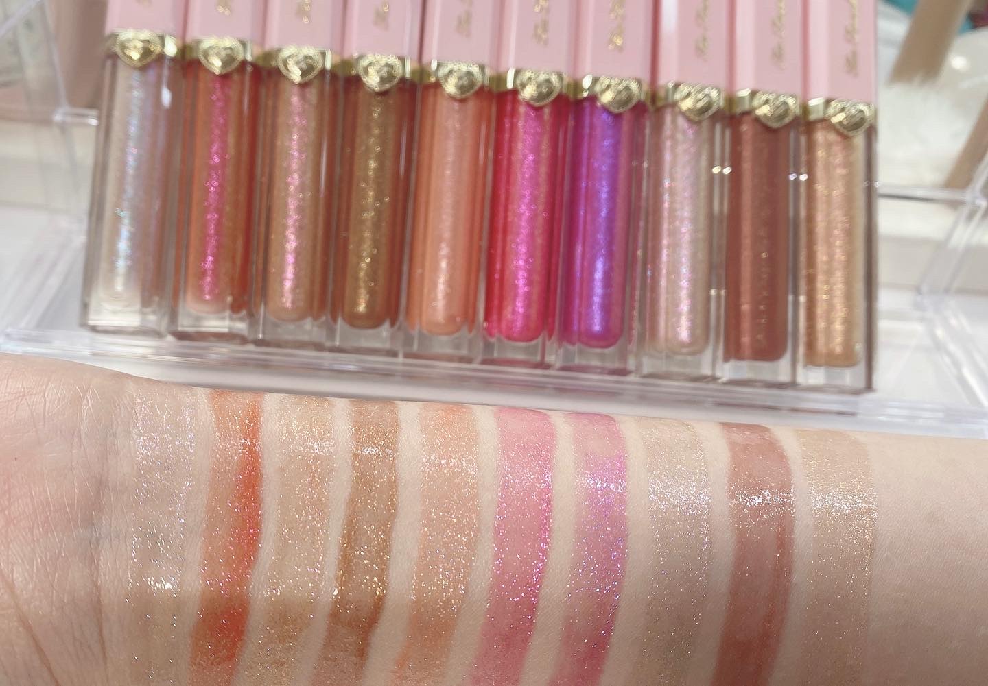 リッチ＆ダズリン ハイシャイン スパークリング リップグロス/Too Faced/リップグロスを使ったクチコミ（2枚目）