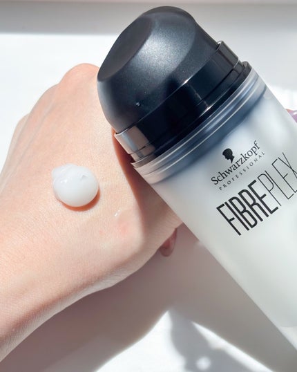 シュワルツコフ プロフェッショナル ファイバープレックス ボンド ミルクのクチコミ「美容師さんにおすすめされて購入しました。
乾かす前につけるヘアトリートメントです!
劇的によ.....」(2枚目)